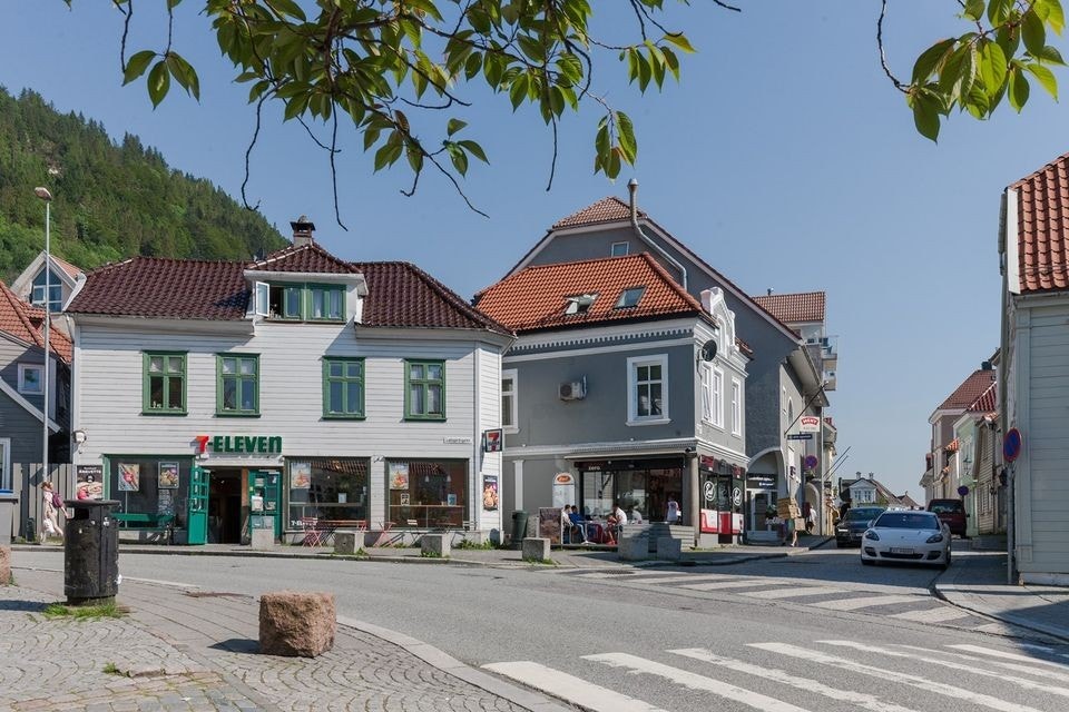 På Støletorget finner du Meny, apotek, 7-eleven, fastfood og flere caféer. Galleribilde