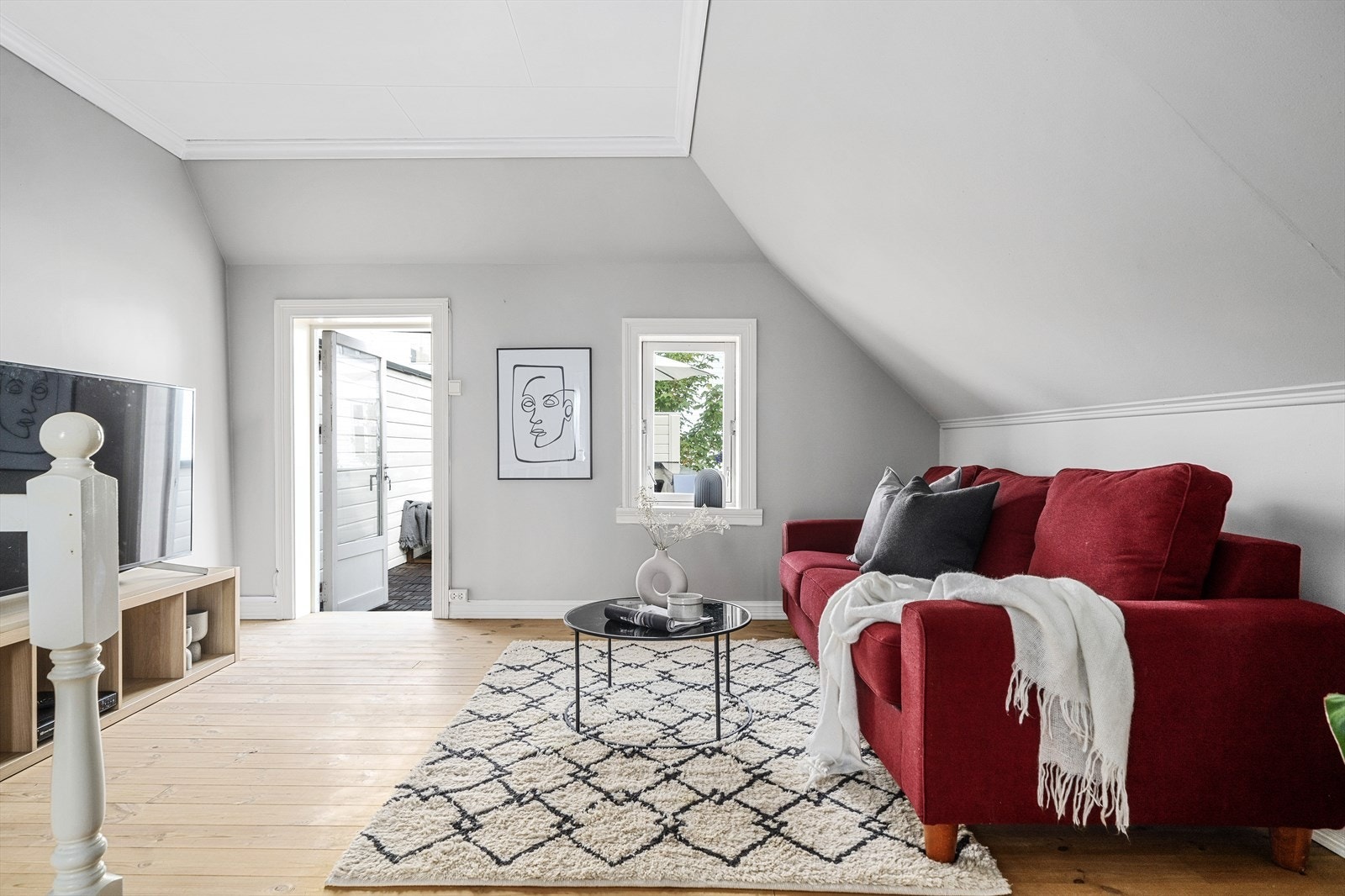 Fra loftstuen er det utgang til takterrassen. Galleribilde