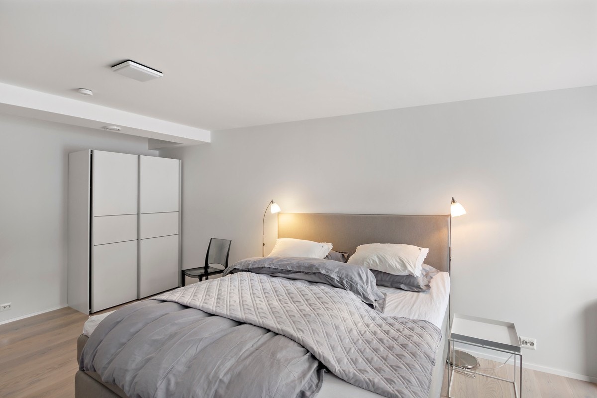 Hovedsoverom med skyvedørsgarderobe Galleribilde