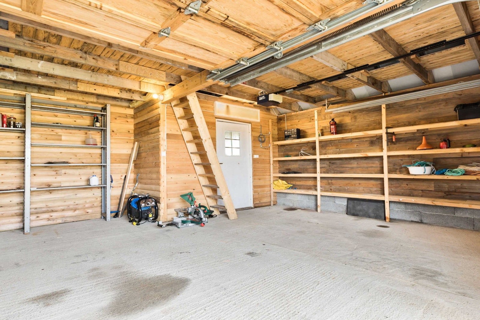 Lagringsplass i garasje Galleribilde