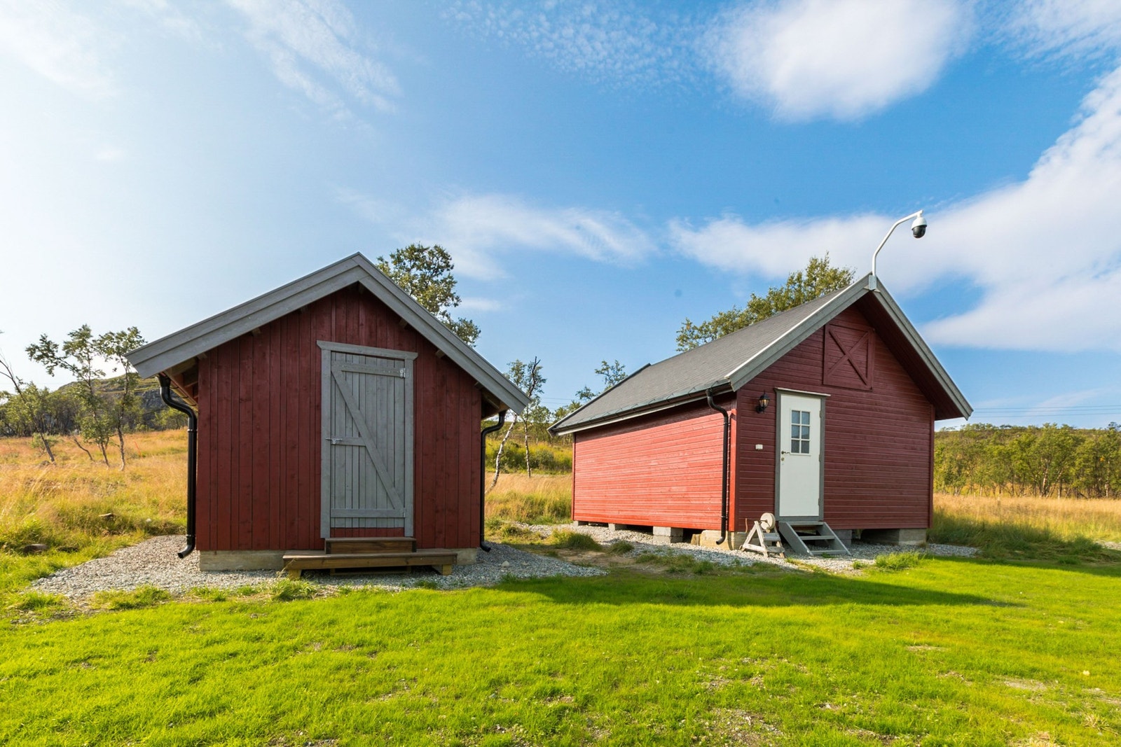 Nyoppført vedsjå og stor bod Galleribilde