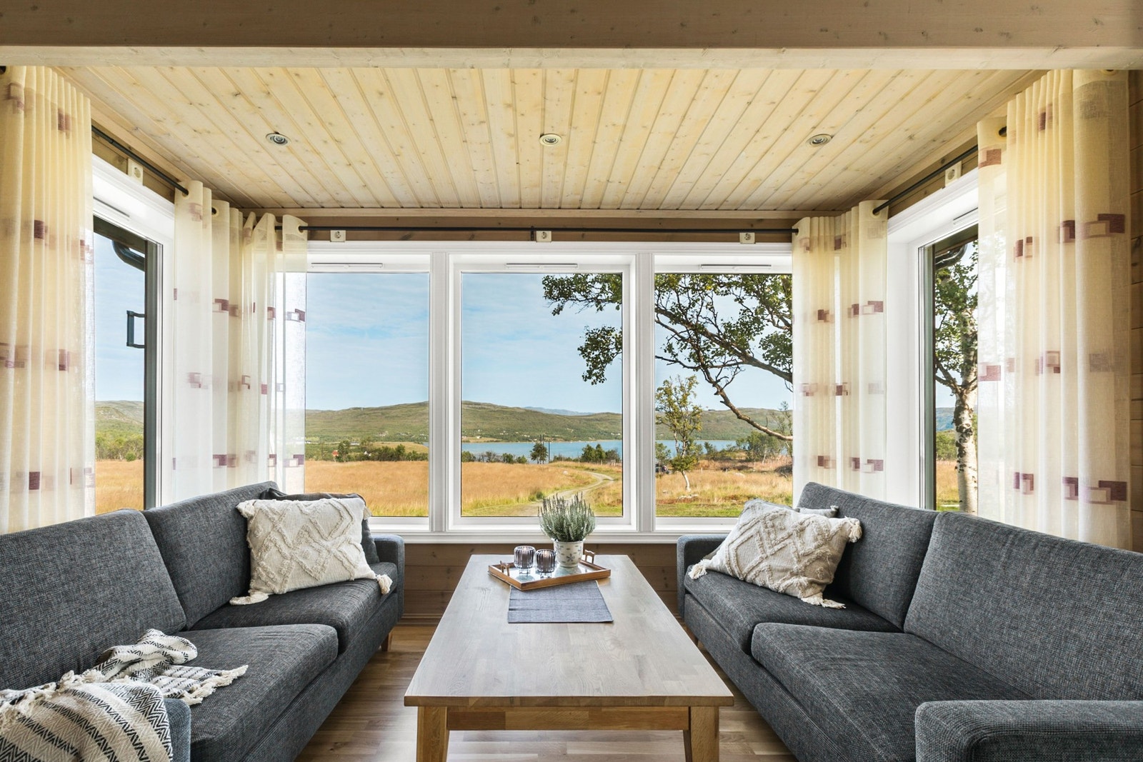 Stue med nydelig utsikt Galleribilde