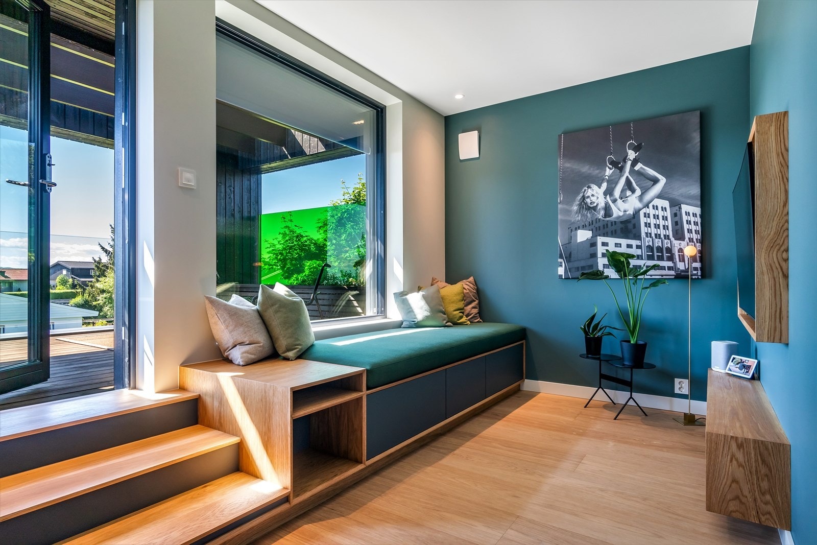 Det ene soverommet kan benyttes som TV-stue og har adkomst til flott takterrasse Galleribilde