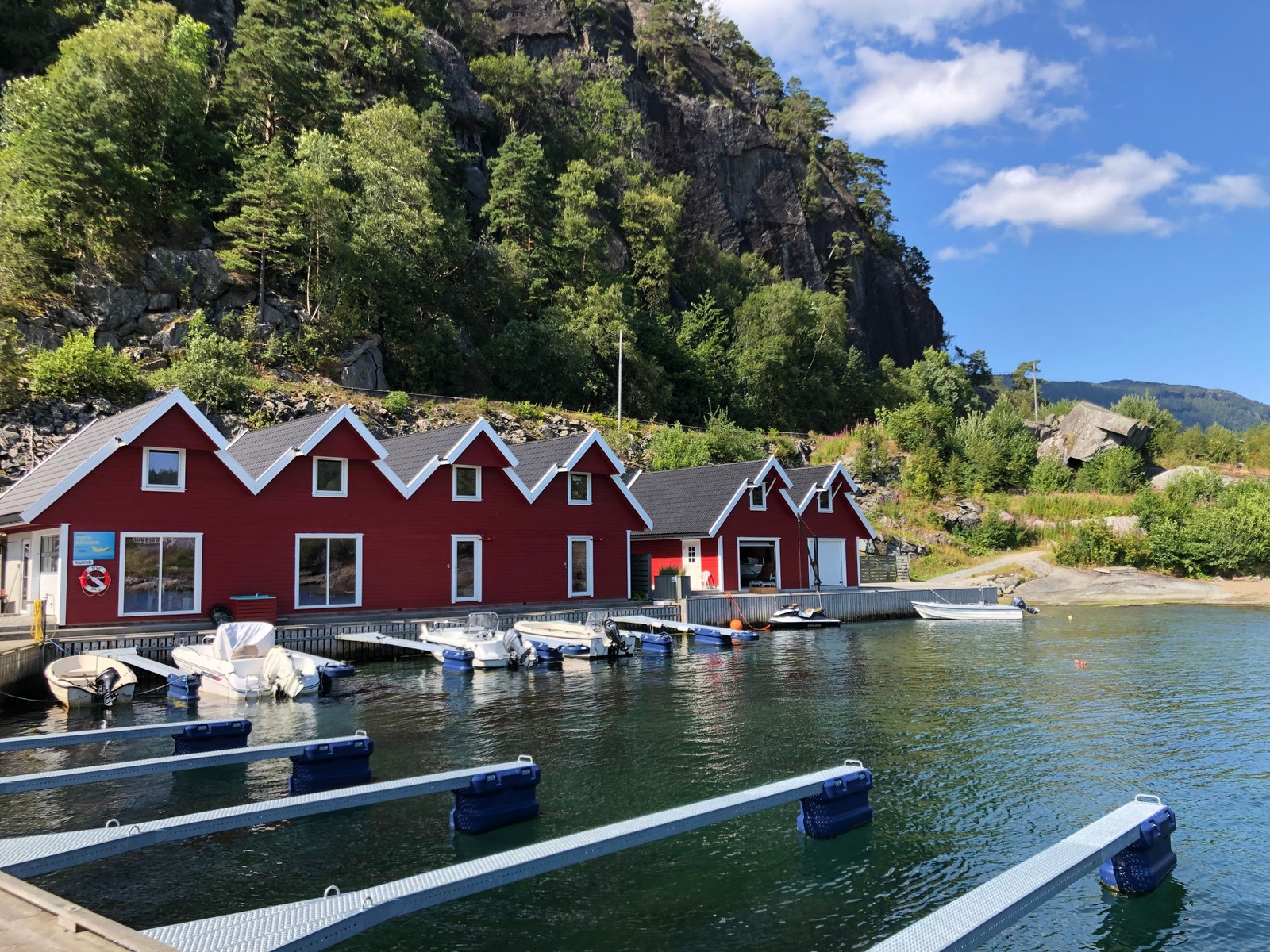 Moglegheiter for lange dagar tett på, og i sjøen. Galleribilde
