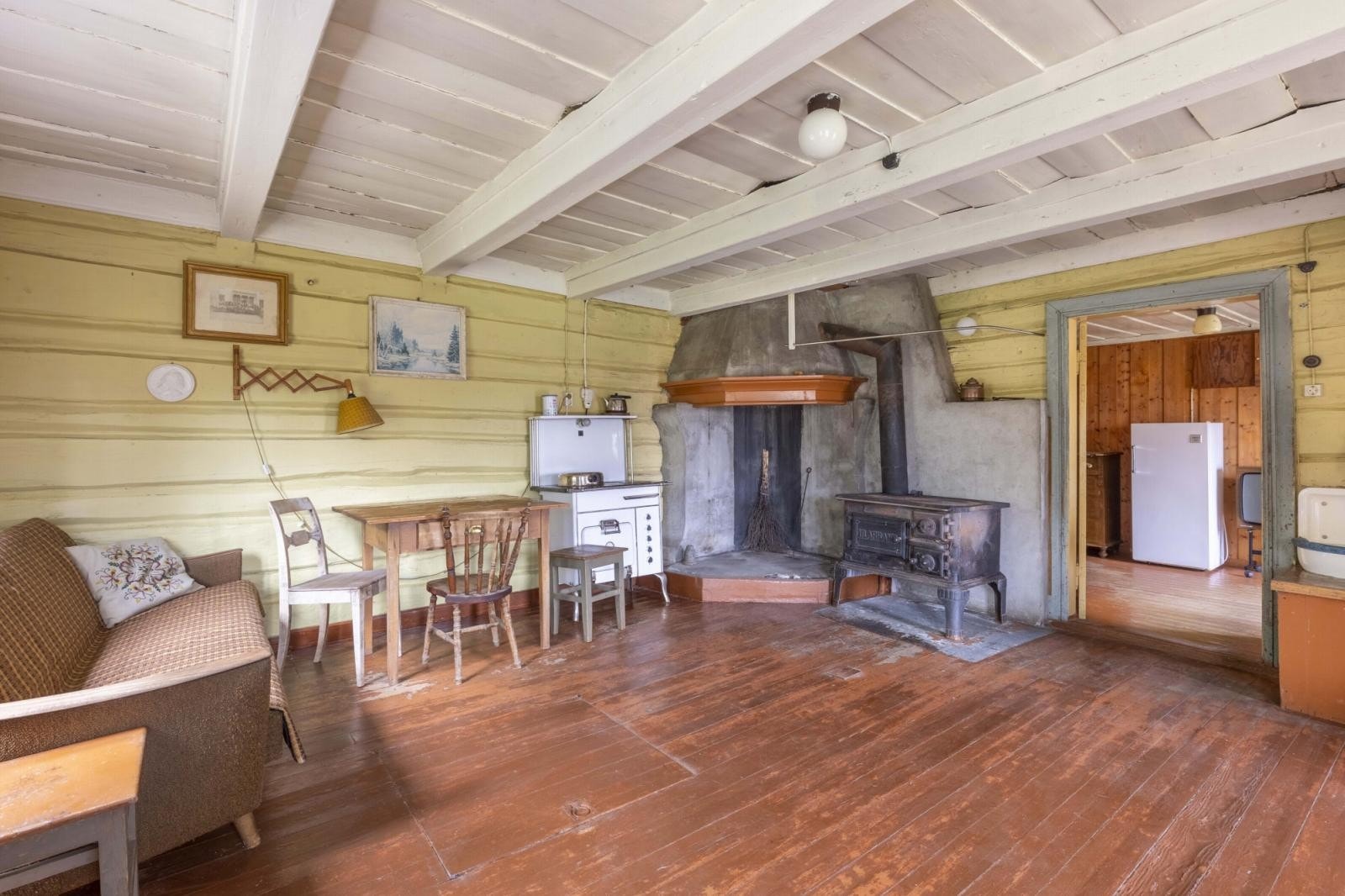 Stue/kjøkken i våningshuset Galleribilde