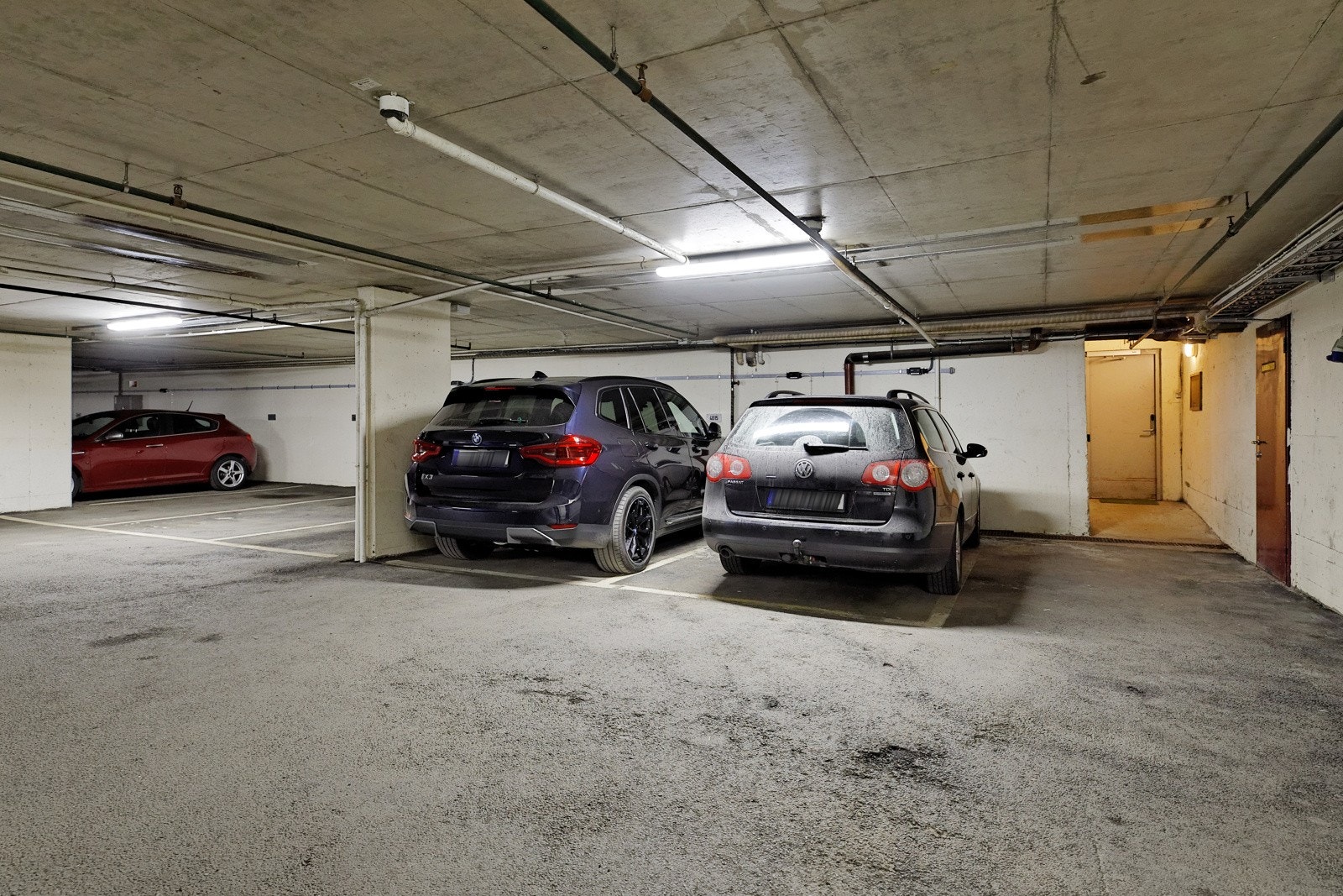 Pplass med elbillader Galleribilde