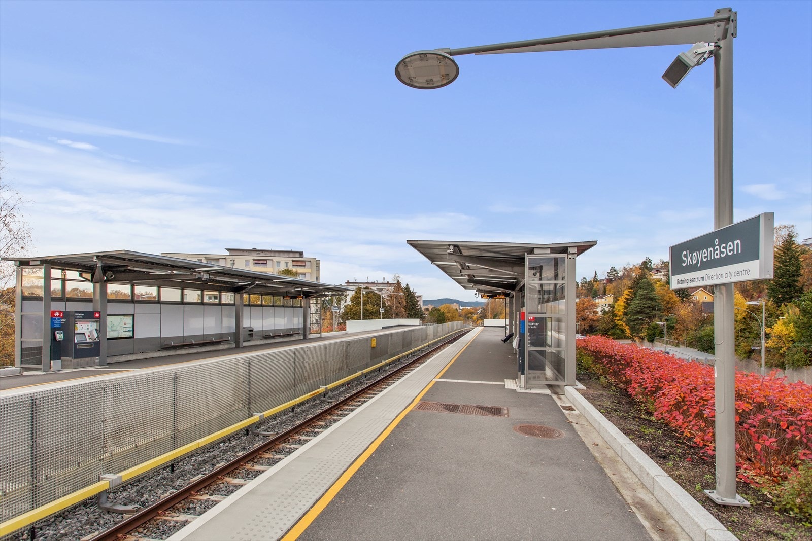 7 minutters gange til t-banestasjon, t-banen bruker ca. 15 minutter til sentrum. Galleribilde