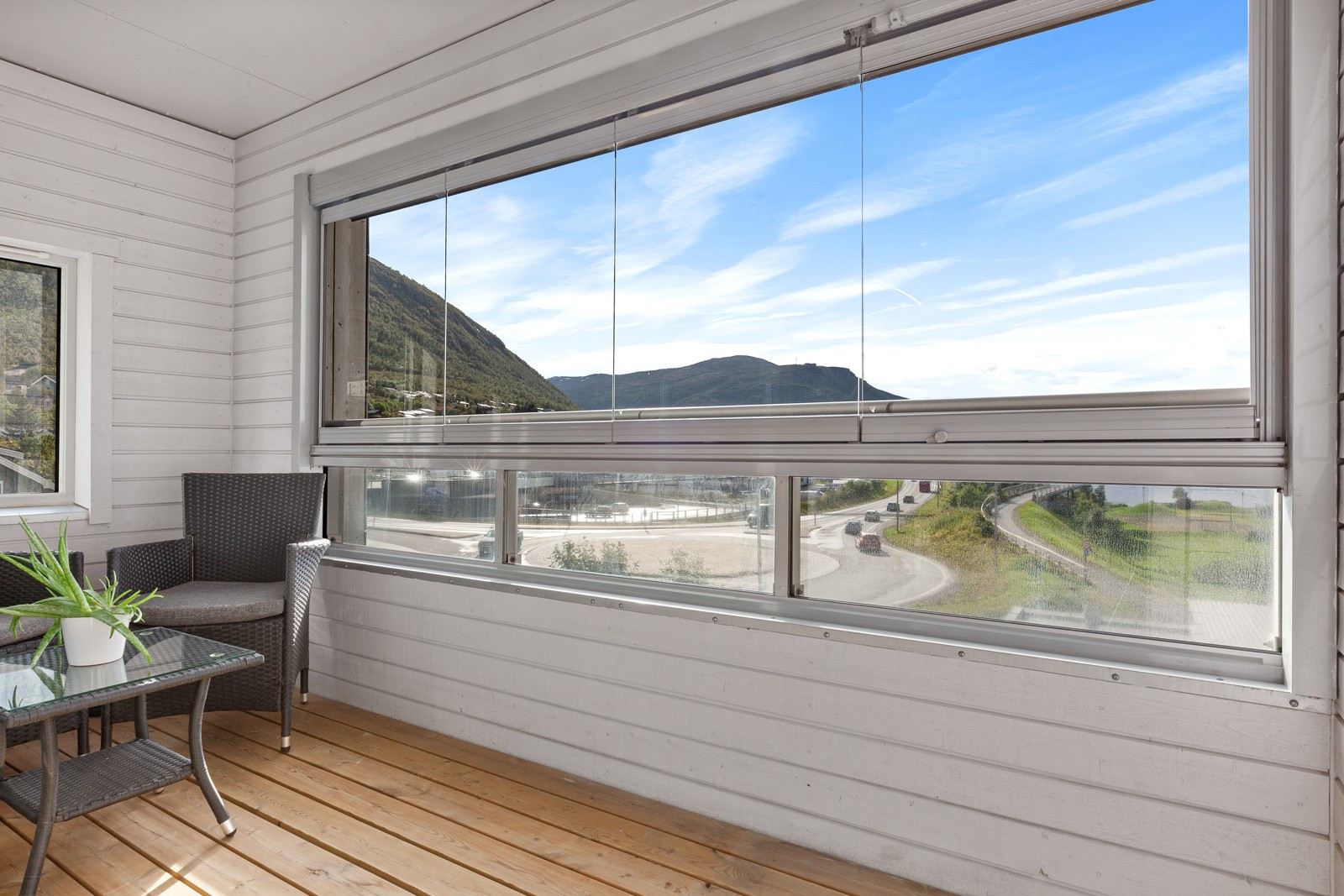 Fra balkongen er det flott utsikt mot Fløya, Ishavskatedralen og Tromsøya.