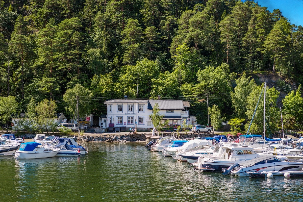 Båtliv og landhandel på Malmøya er rett i nærheten Galleribilde