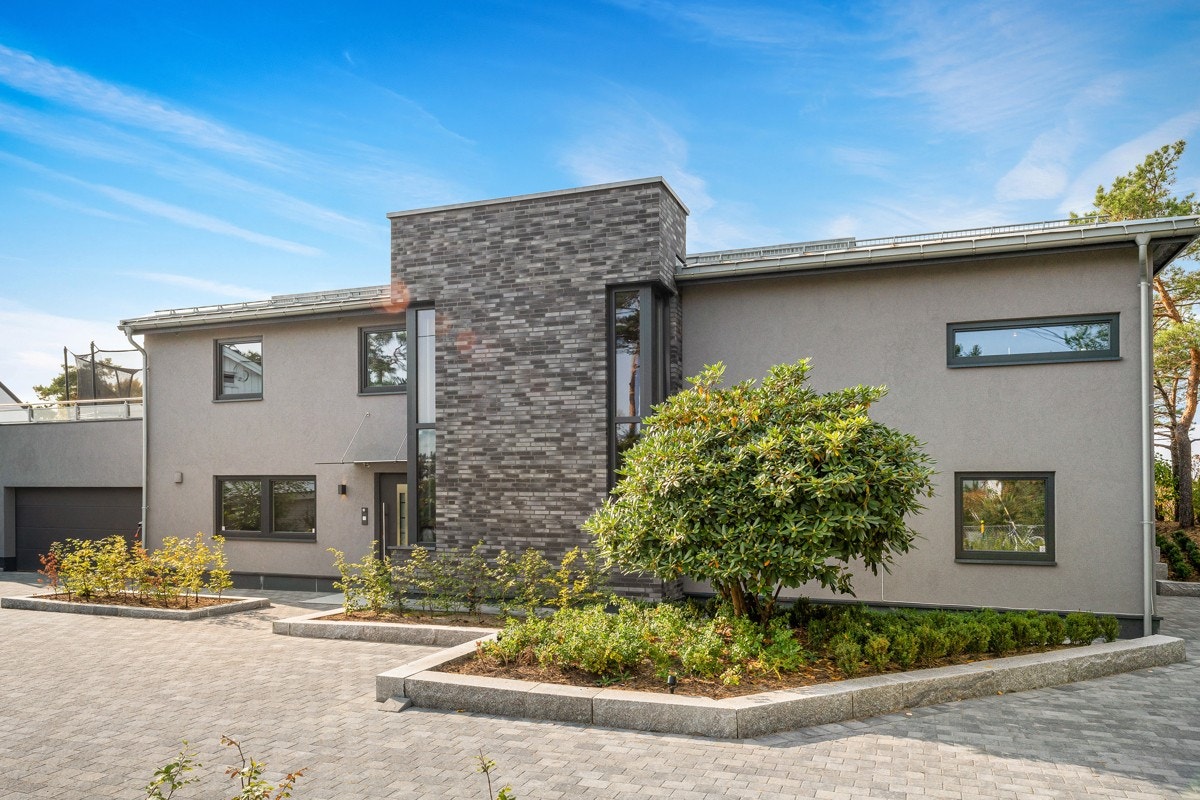 Ny oppgradert gårdsplass står i stil til resten av eiendommen Galleribilde