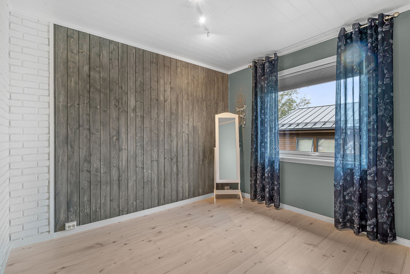 Soverom 2 er på 9,3kvm Galleribilde