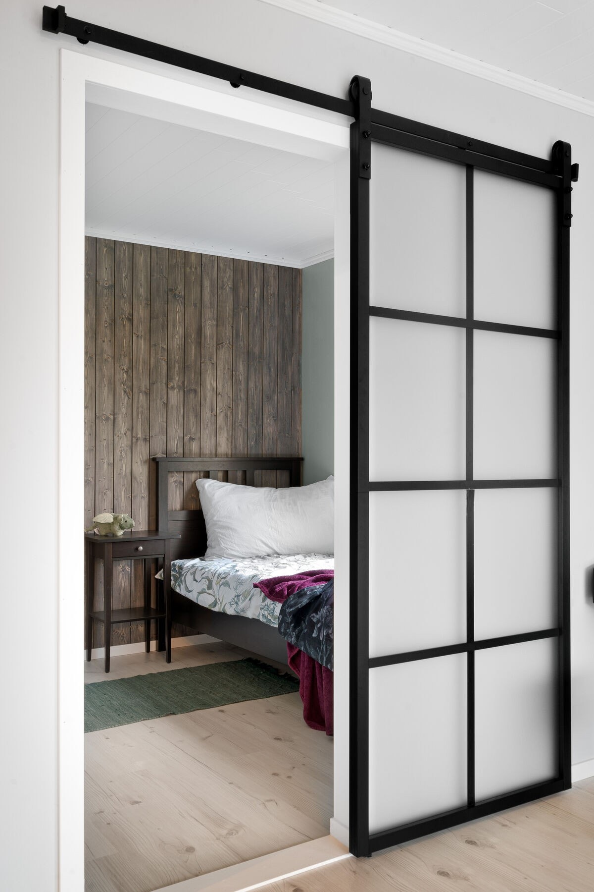 Ved spisestuen ligger boligens tredje soverom Galleribilde