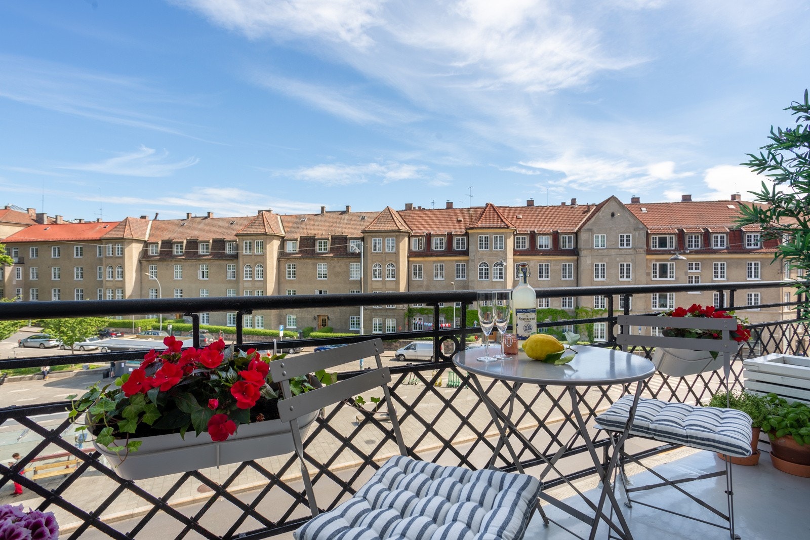 I Ullevålsveien 47 bor du midt på St.Hanshaugen i et hyggelig nabolag med nærhet til alt du kan ønske deg. Galleribilde