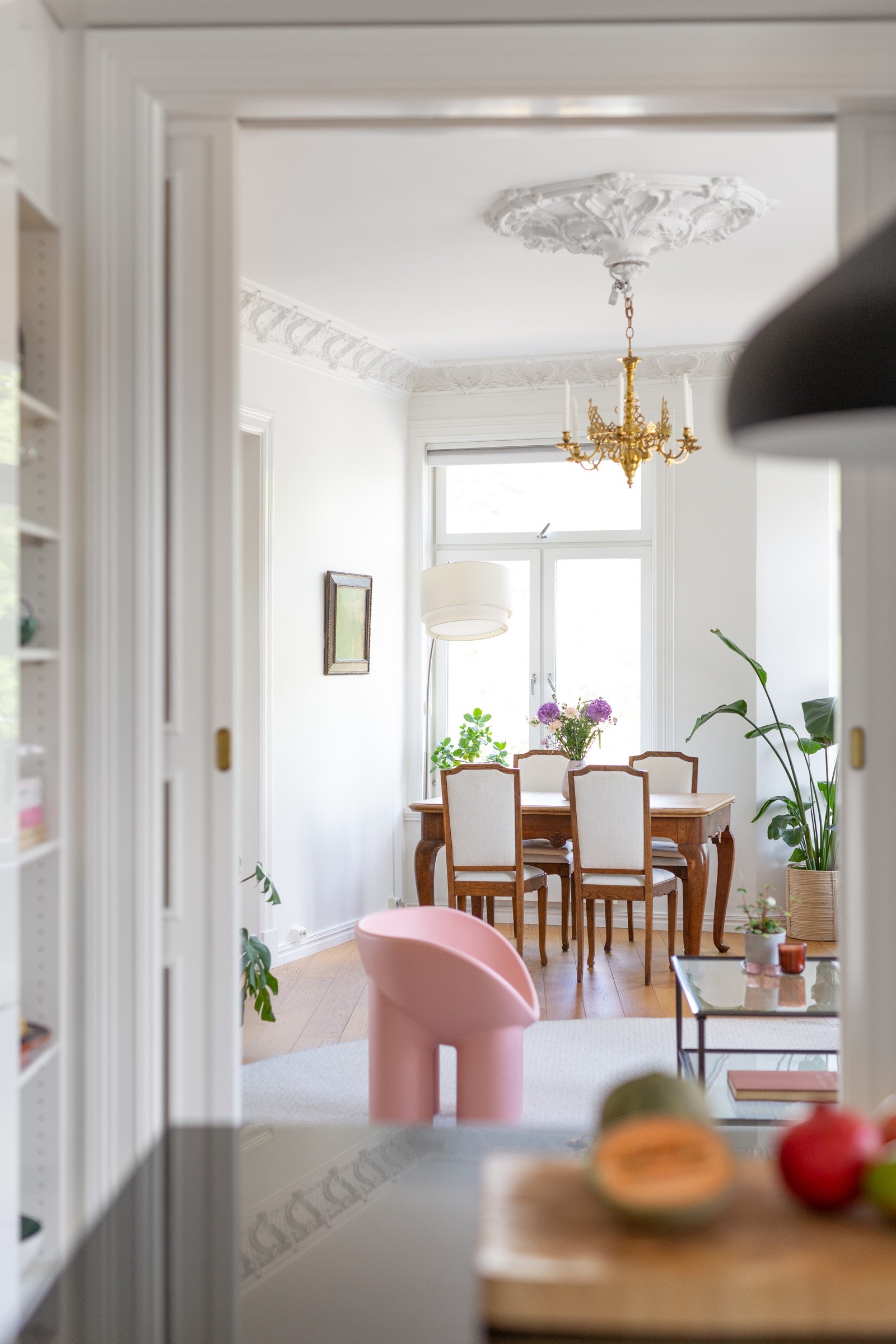 Detaljer - fra kjøkken til dagligstuen. Galleribilde