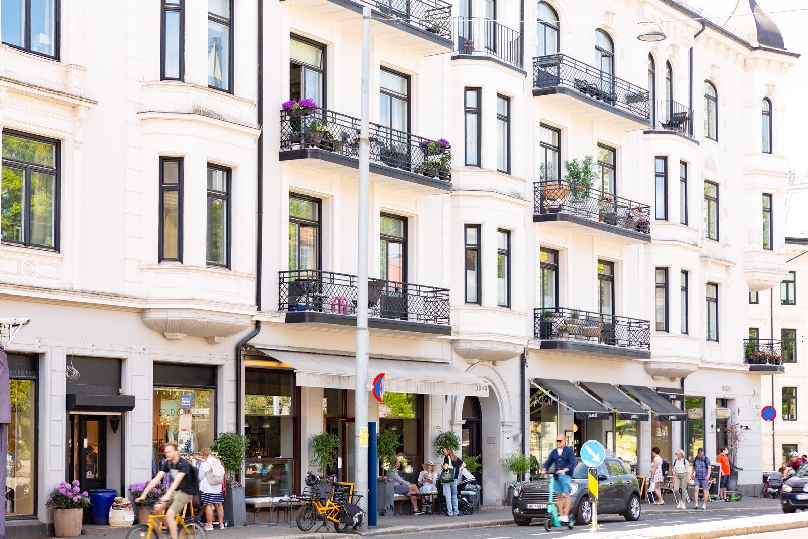 I forbindelse med loftsutbyggingen i 2007 ble det lagt nytt tak og fasaden ble pusset opp. Galleribilde