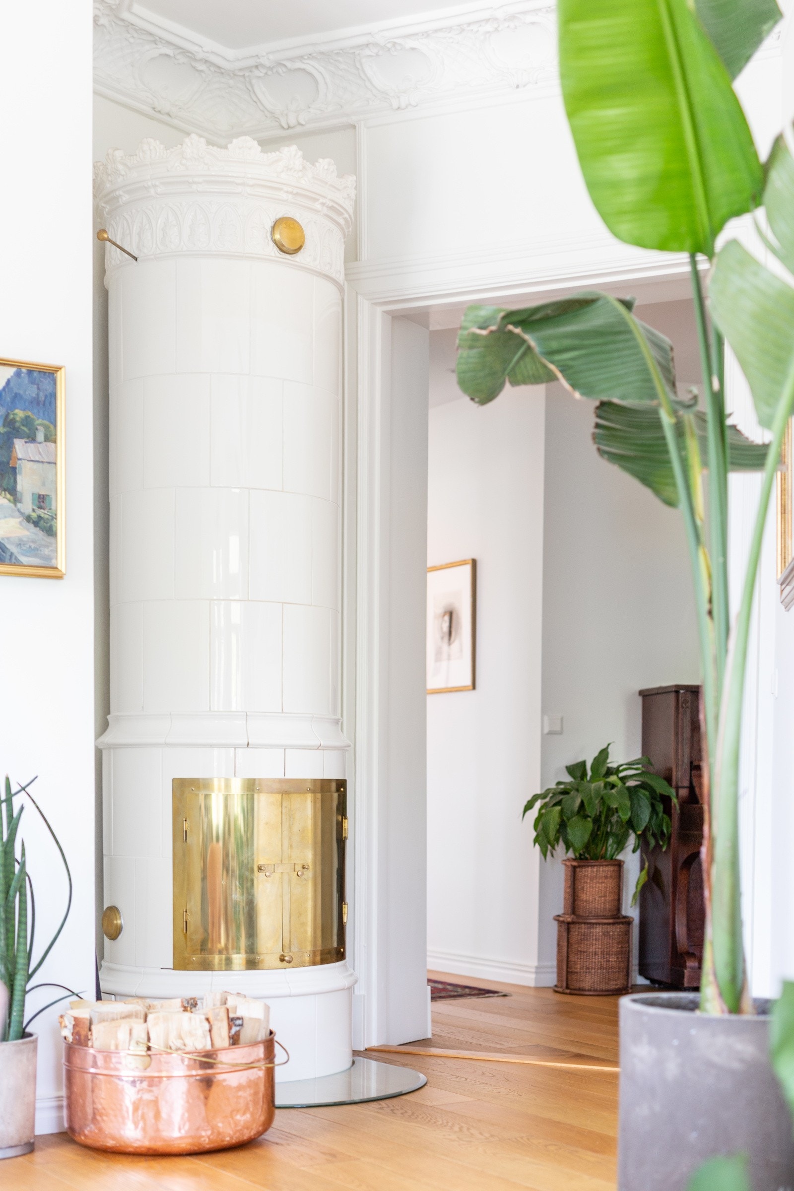 Detaljer - vakker kakkelovn. Galleribilde