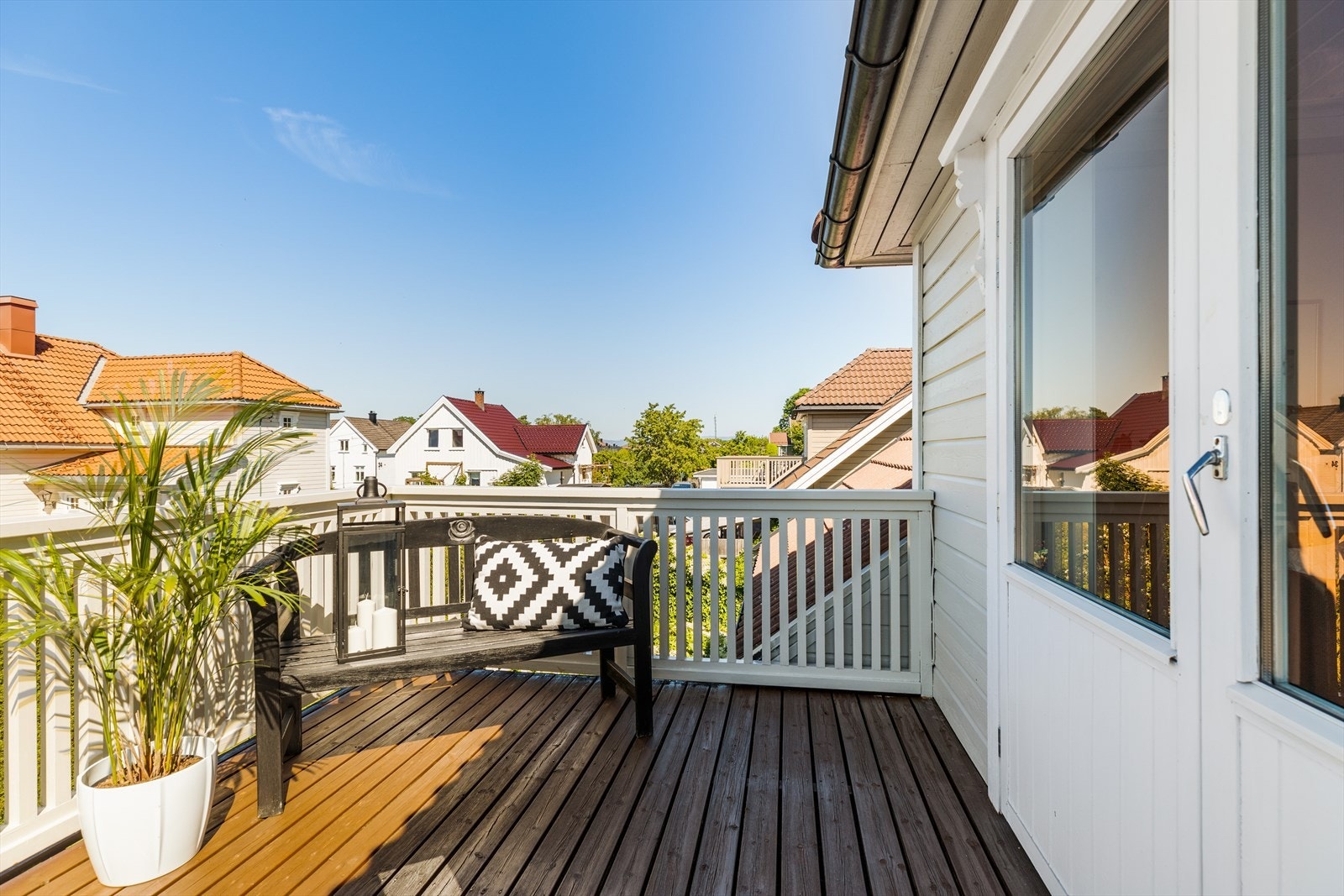 Det er plass til utemøbler Galleribilde