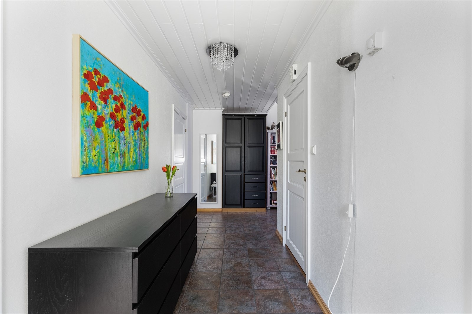 Hyggelig entre/trappegang som ønsker velkommen inn Galleribilde