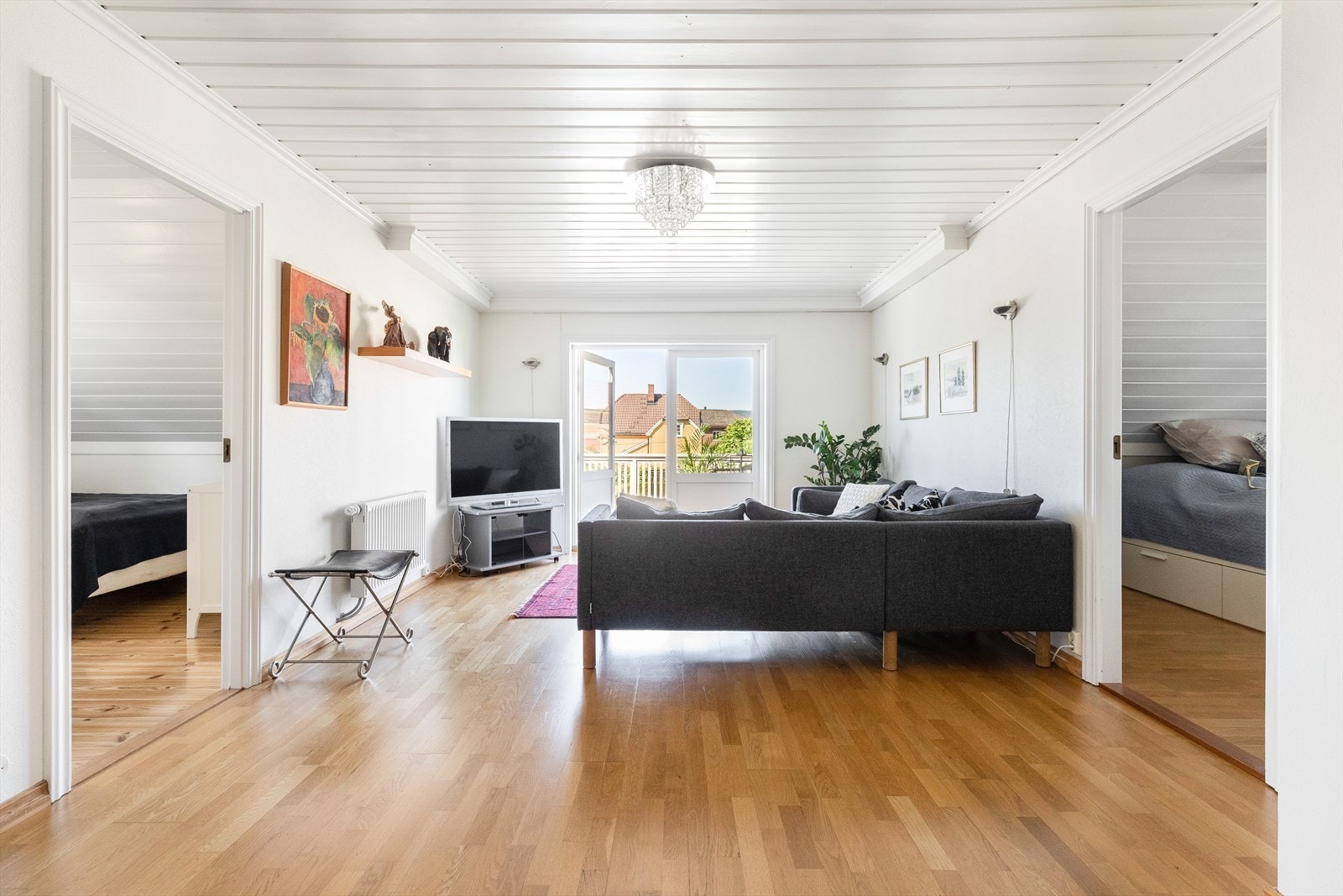 I 2.etg er det en hyggelig loftstue med god plass for møblement Galleribilde