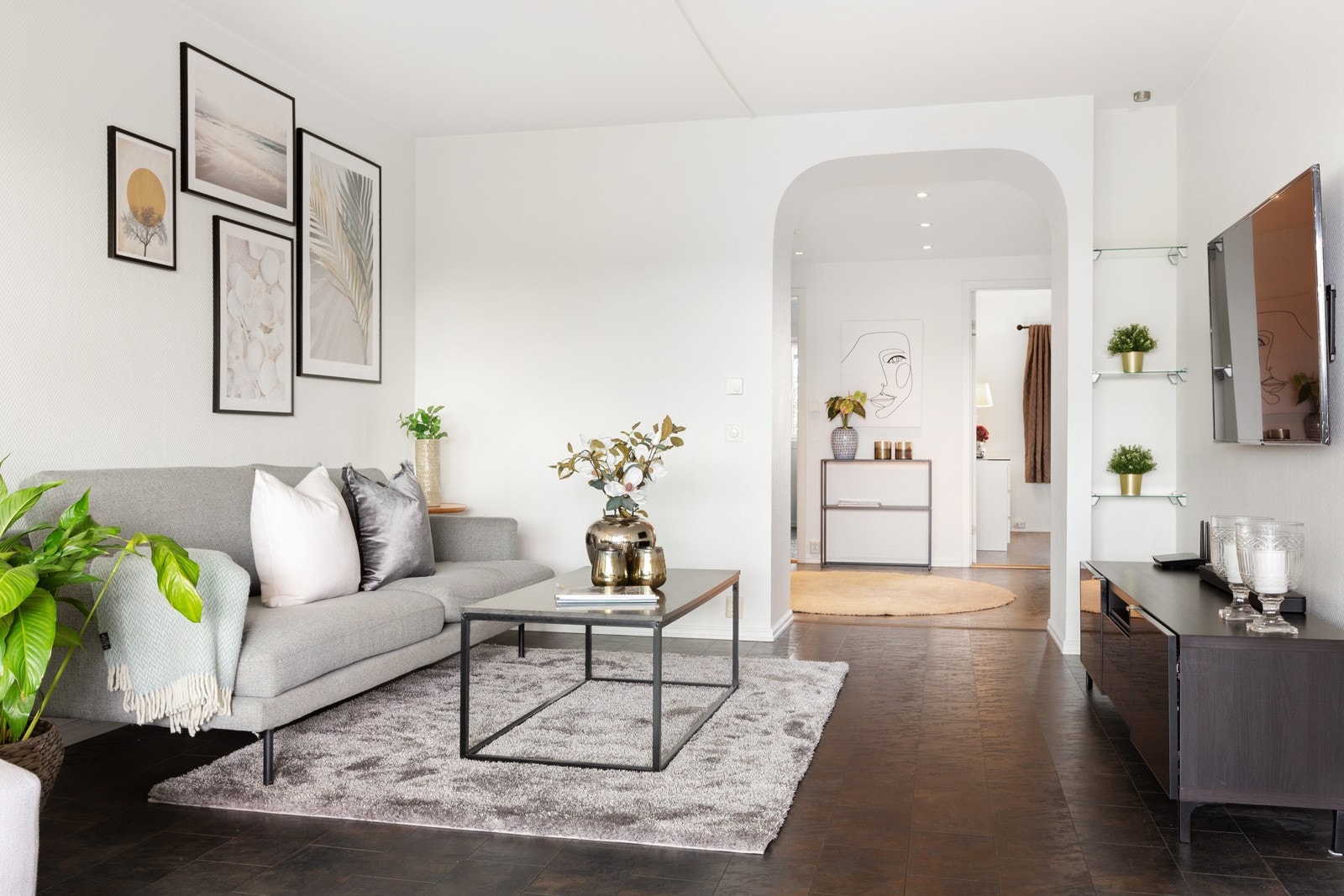 Naturlig del av stuen for tv- og sofagruppe. Galleribilde