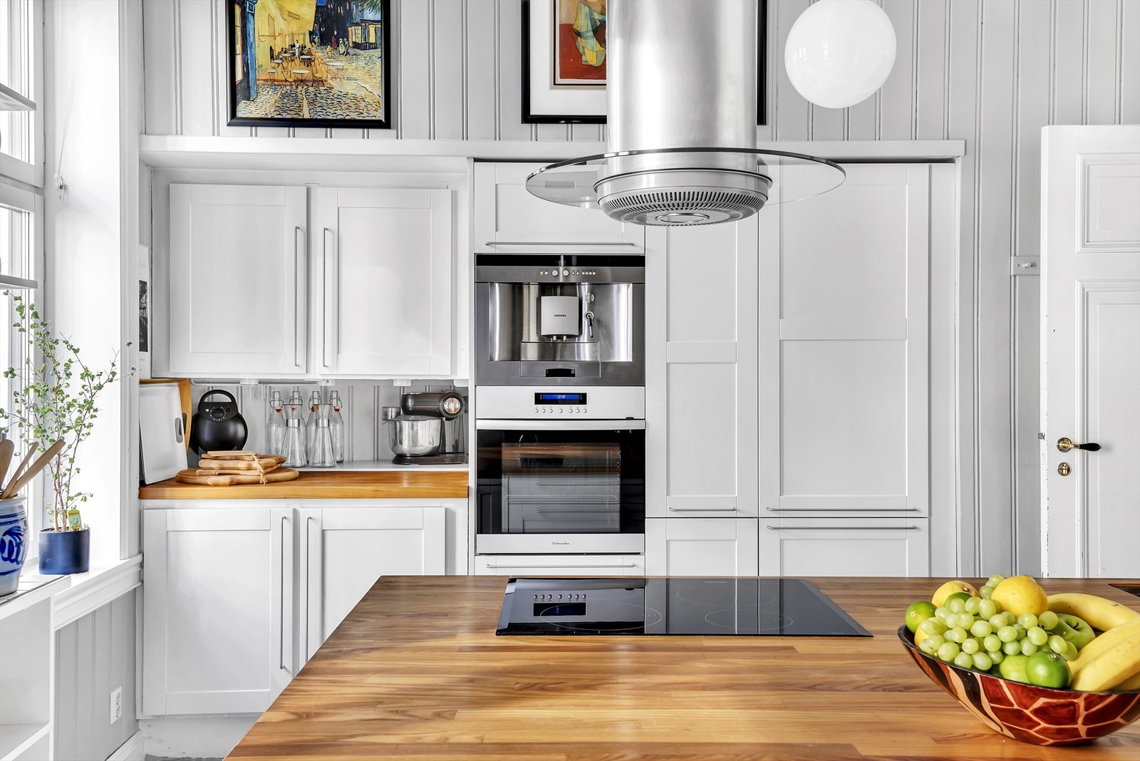 Kjøkkenet er romslig og svært funksjonelt Galleribilde