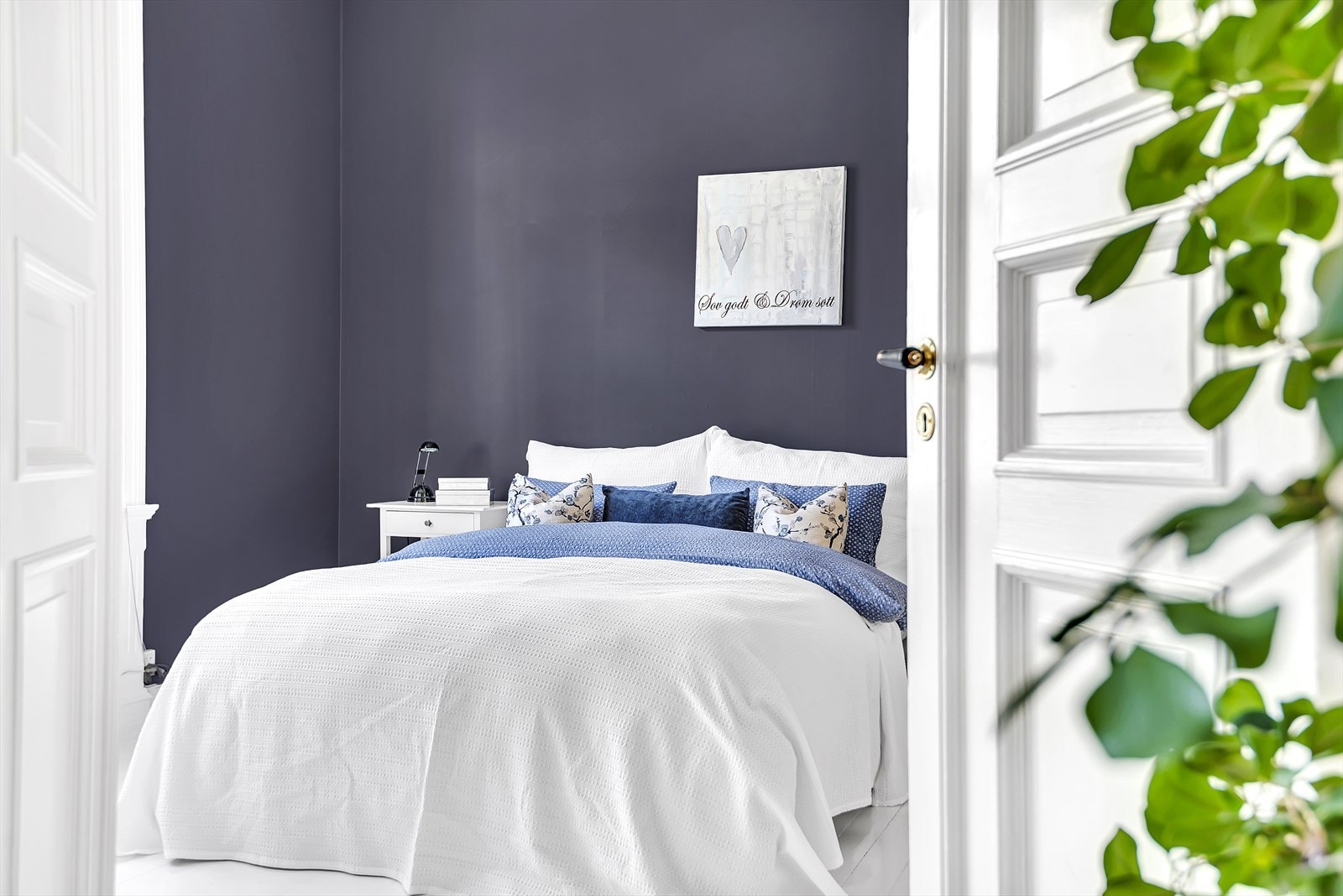 Doble, originale tredører inn til soverommet Galleribilde