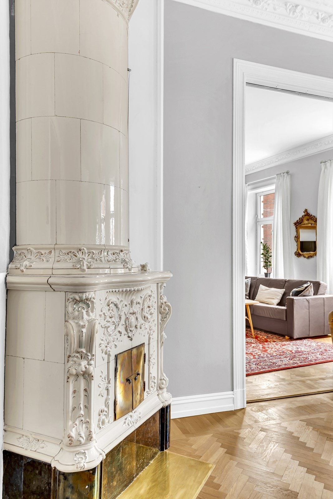 Klassisk kakkelovn Galleribilde