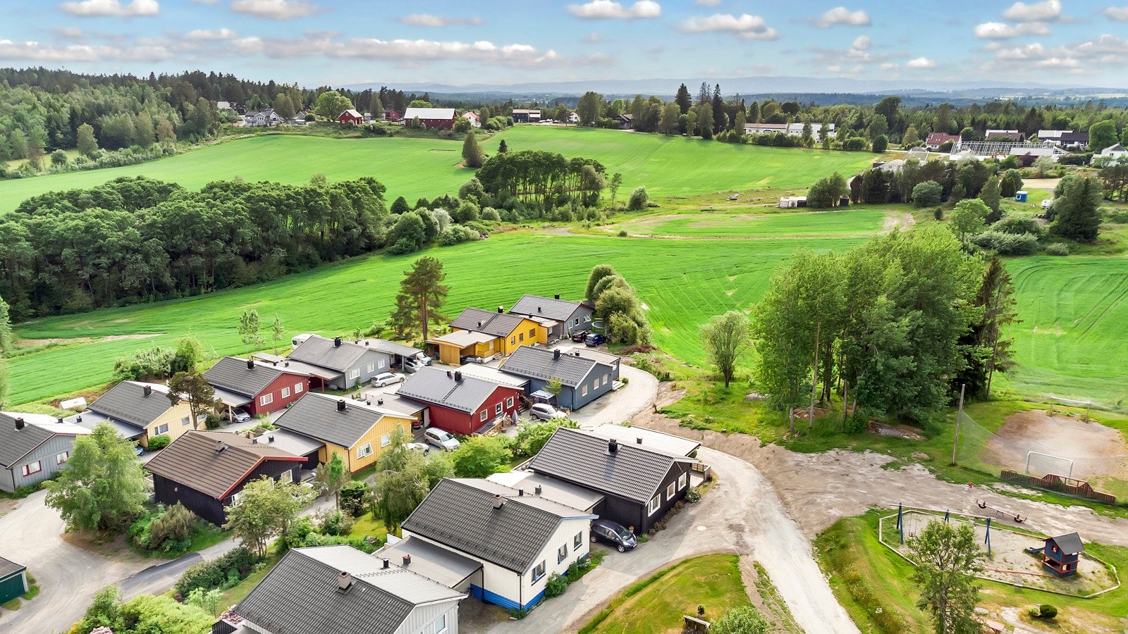 Hyggelig nabolag beliggende i idylliske omgivelser. Galleribilde