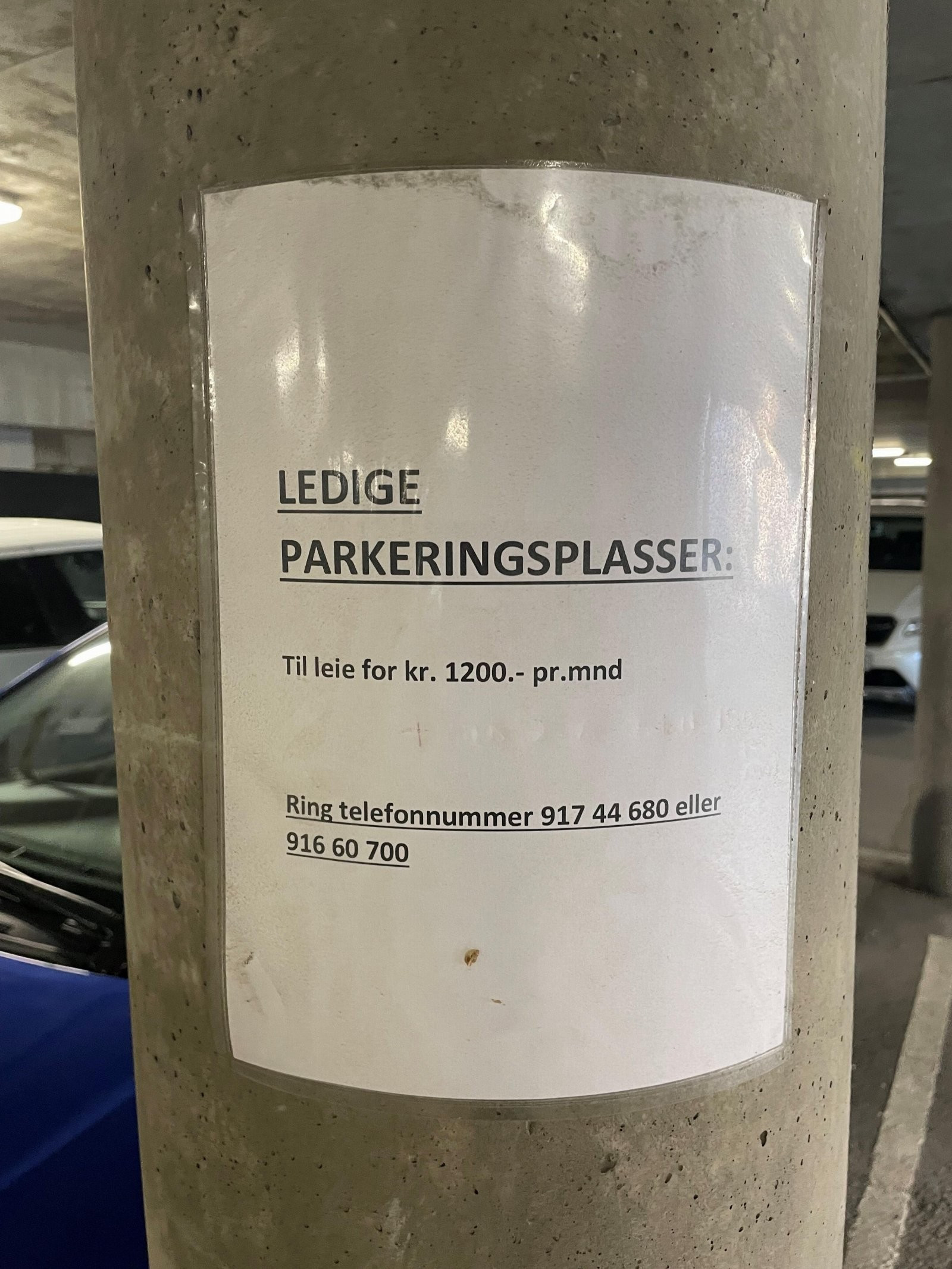 Det kan være mulig å leie parkeringsplass i parkeringsanlegget på Strandkanten. Konf megler for mer info.