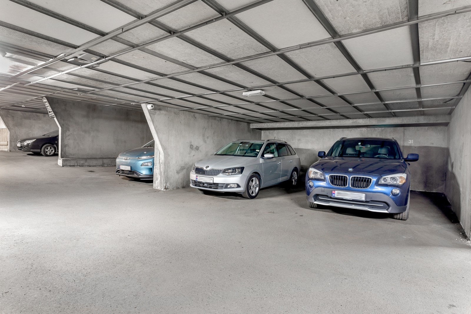 Med leiligheten følger det en parkeringsplass i felles garasjeanlegg. Galleribilde