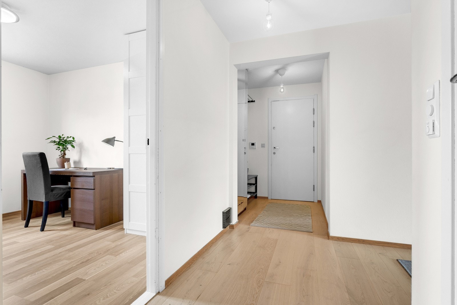 Det er adkomst via felles trappeoppgang med heis. Galleribilde