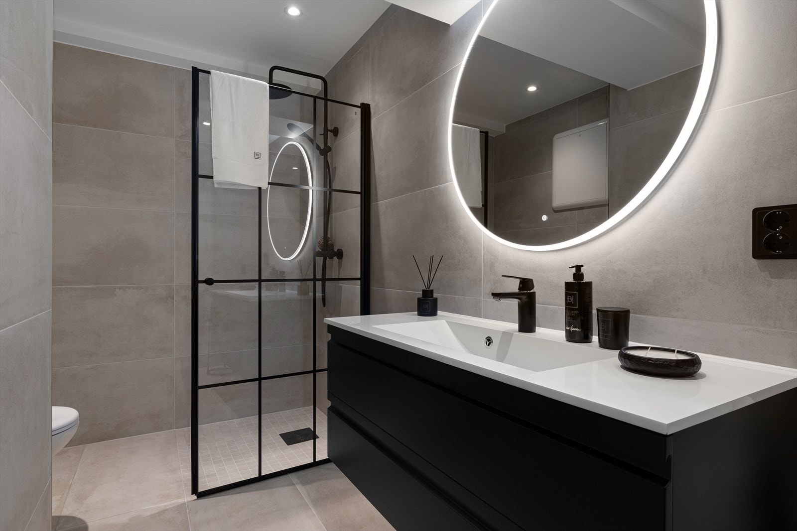 Downlights i himling og varme i gulv Galleribilde