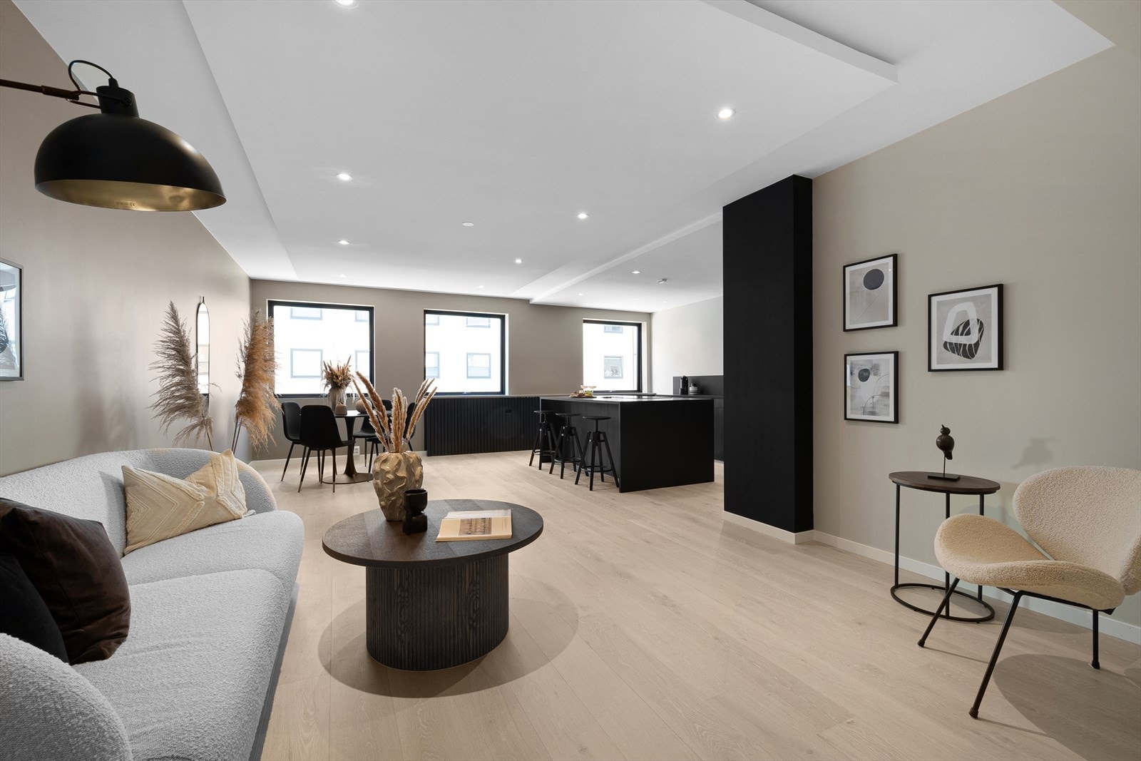 Lys og romslig stue Galleribilde