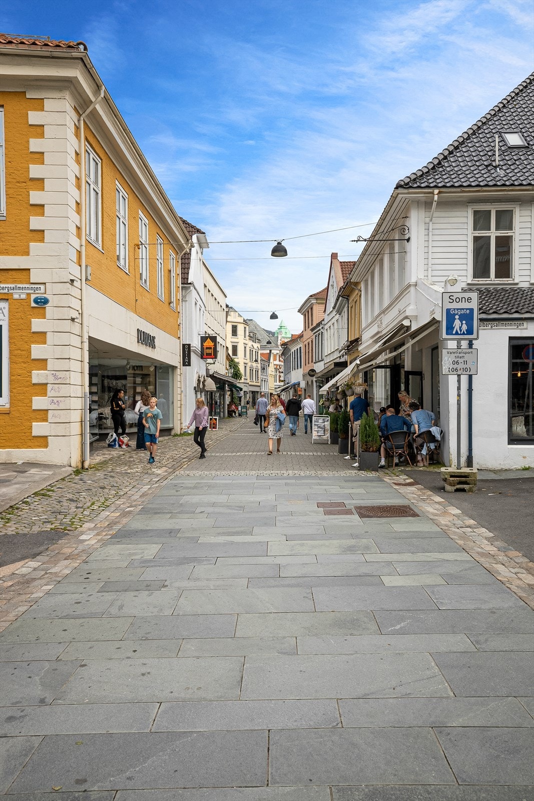 Gågaten like ved leiligheten Galleribilde