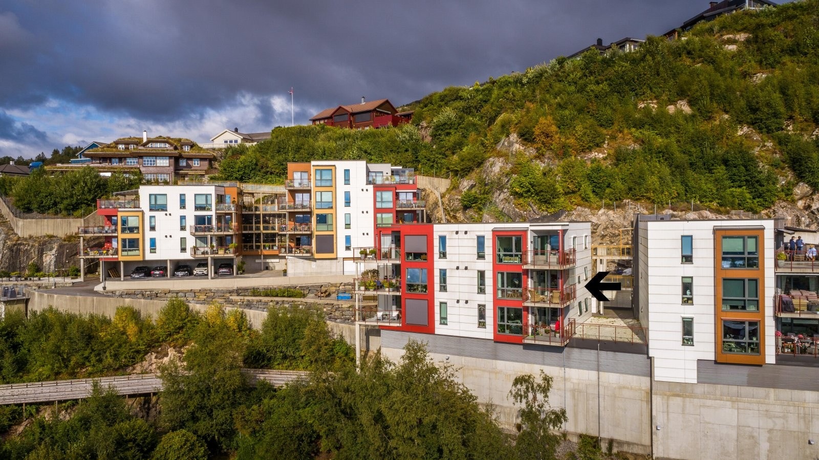 - Boligen har en særdeles flott beliggenhet øverst i terrenget med nydelige sol- og utsiktsforhold - Galleribilde