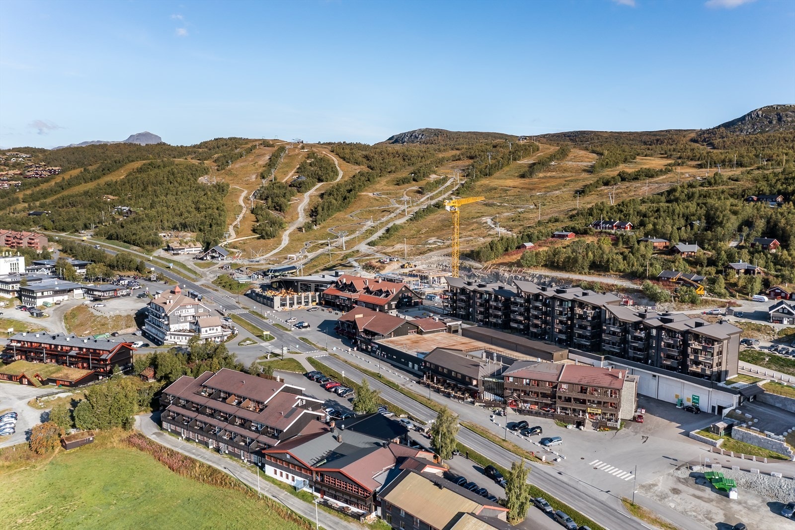 Høsten byr på friske fjellturer i vakkert og fargerikt høstlandskap - Velkommen til visning! Galleribilde