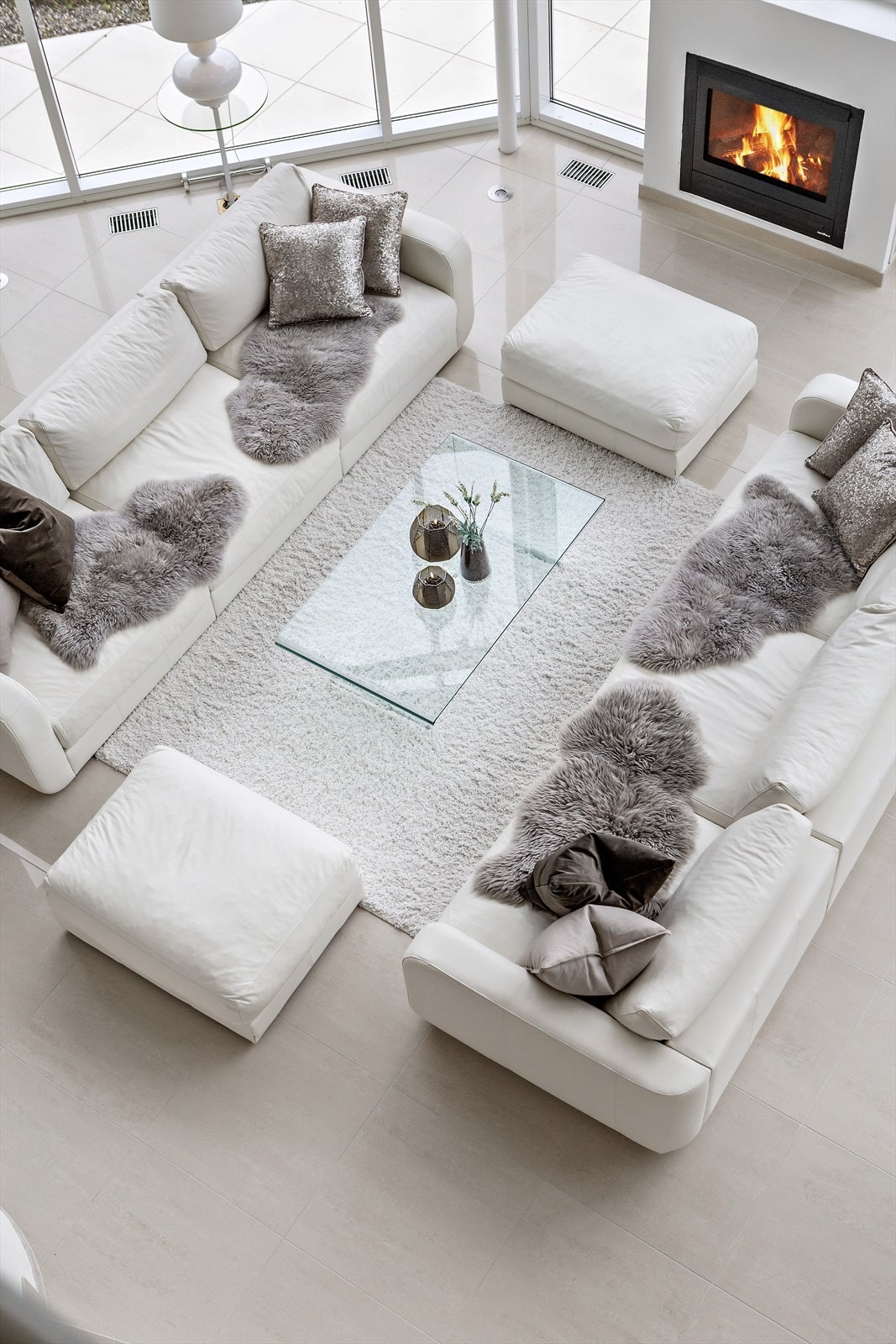 Stuen er delikat innredet og har en peis for ekstra hygge og lun stemning. Galleribilde