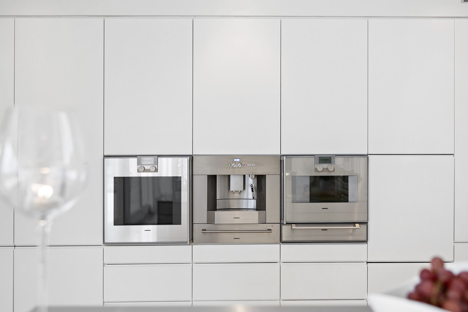 Hvitevarene på kjøkkenet er av ypperste kvalitet, levert av Gaggenau. Galleribilde