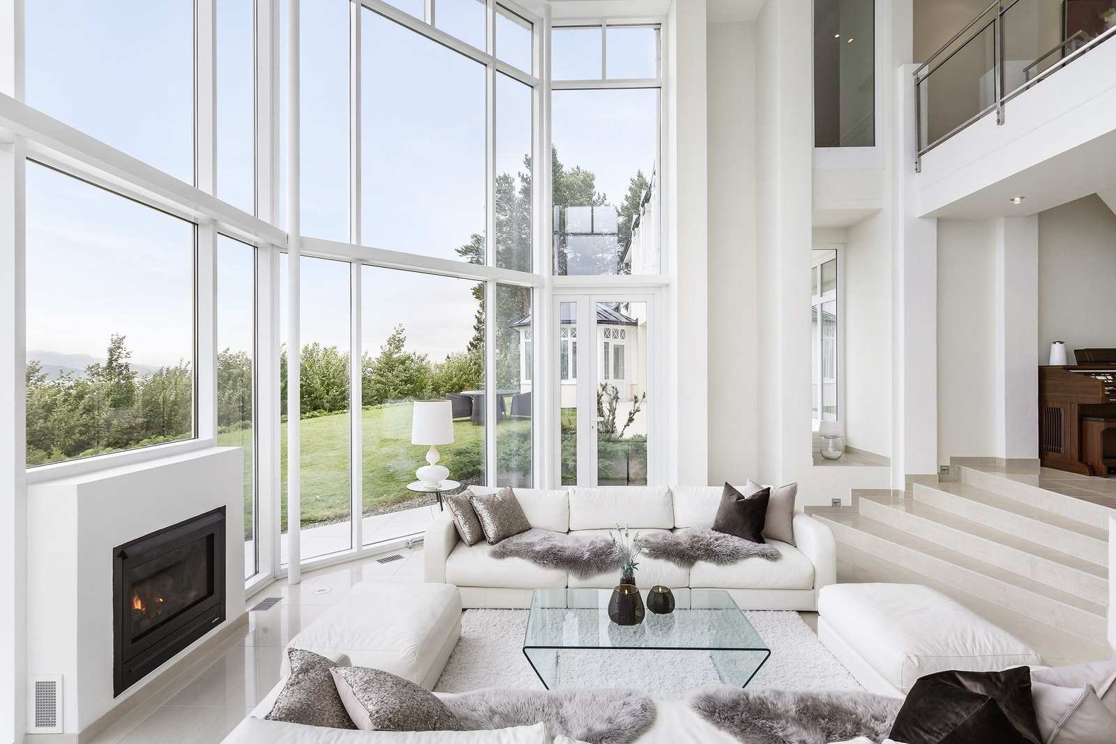 Den enorme glassfasaden gjør dette til et helt spesielt rom som bare må oppleves! Galleribilde