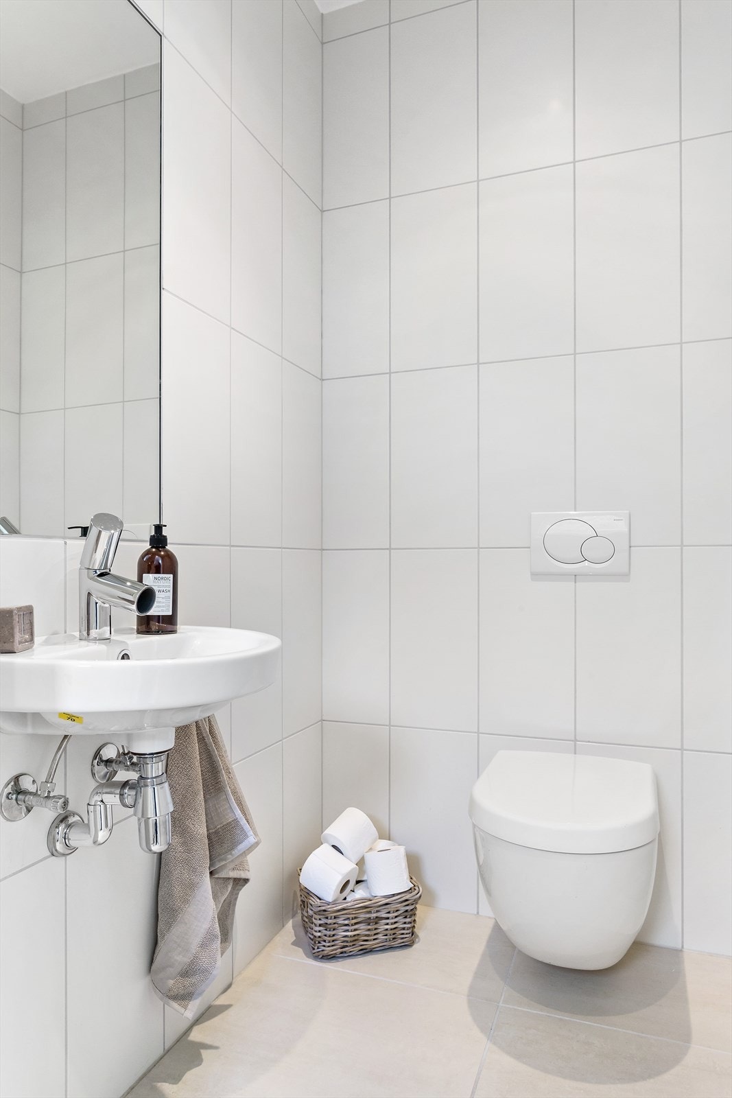 Villaen har to delikate bad, fire toalettrom, to garderober, et vaskerom og en badstue. Galleribilde