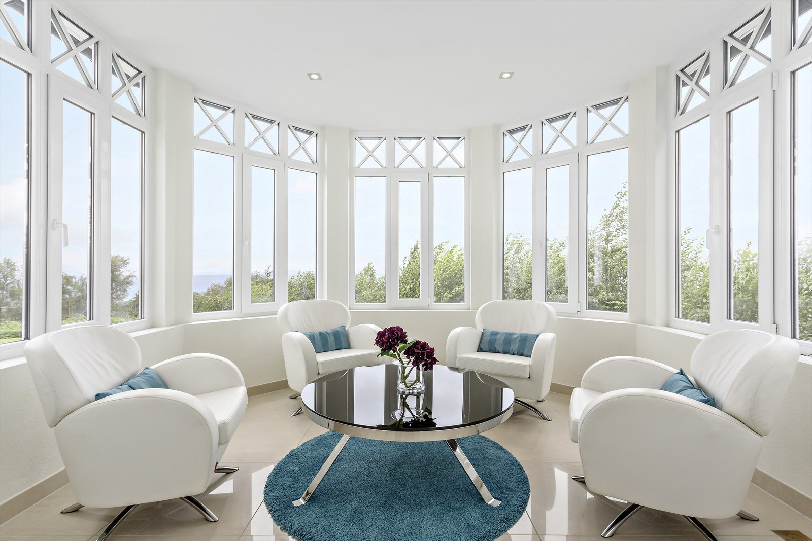 Koselig stue nært knyttet il kjøkkenet. Galleribilde