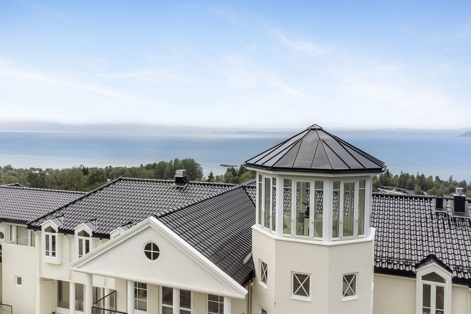 Fantastiske arkitektoniske løsninger og nydelig utsikt. Galleribilde