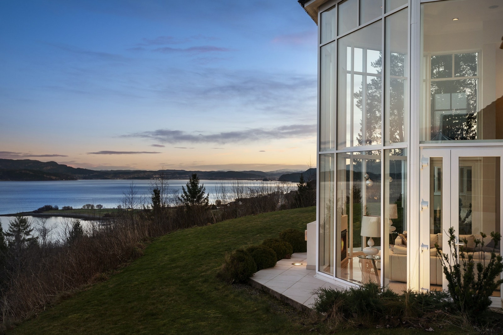 Fantastisk glassfasade av de rent sjeldne! Galleribilde