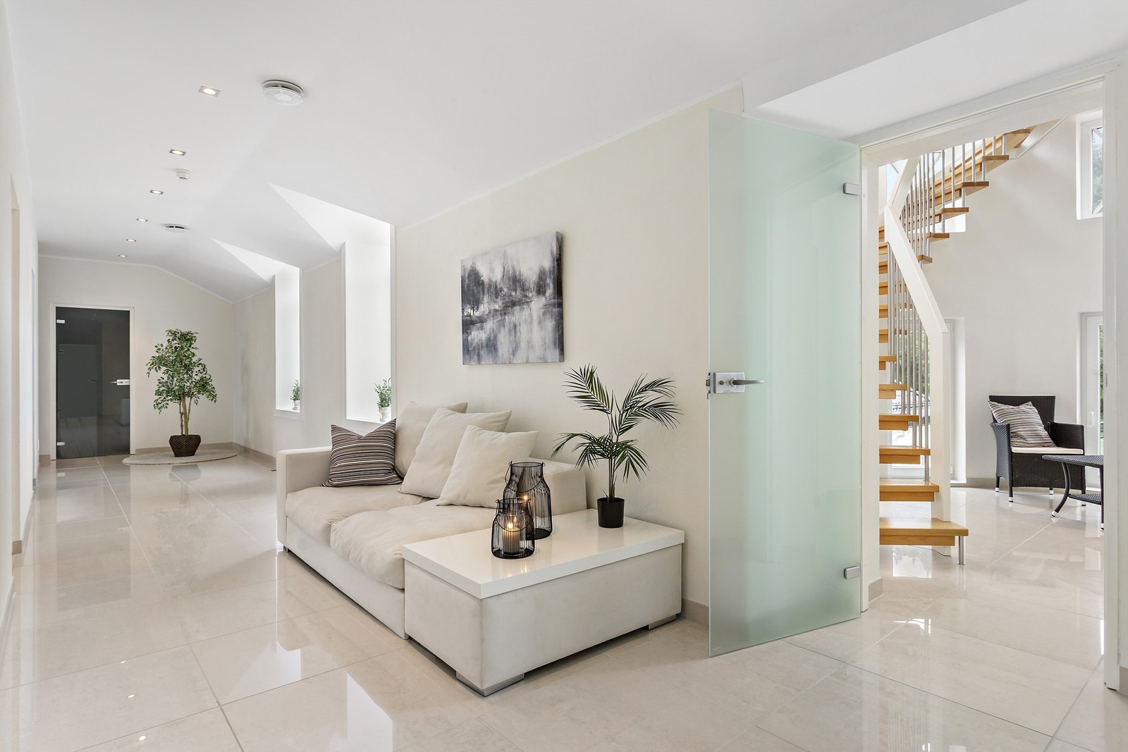 Nydelig gangparti i andre etasje med adkomst til tårnrommet. Galleribilde