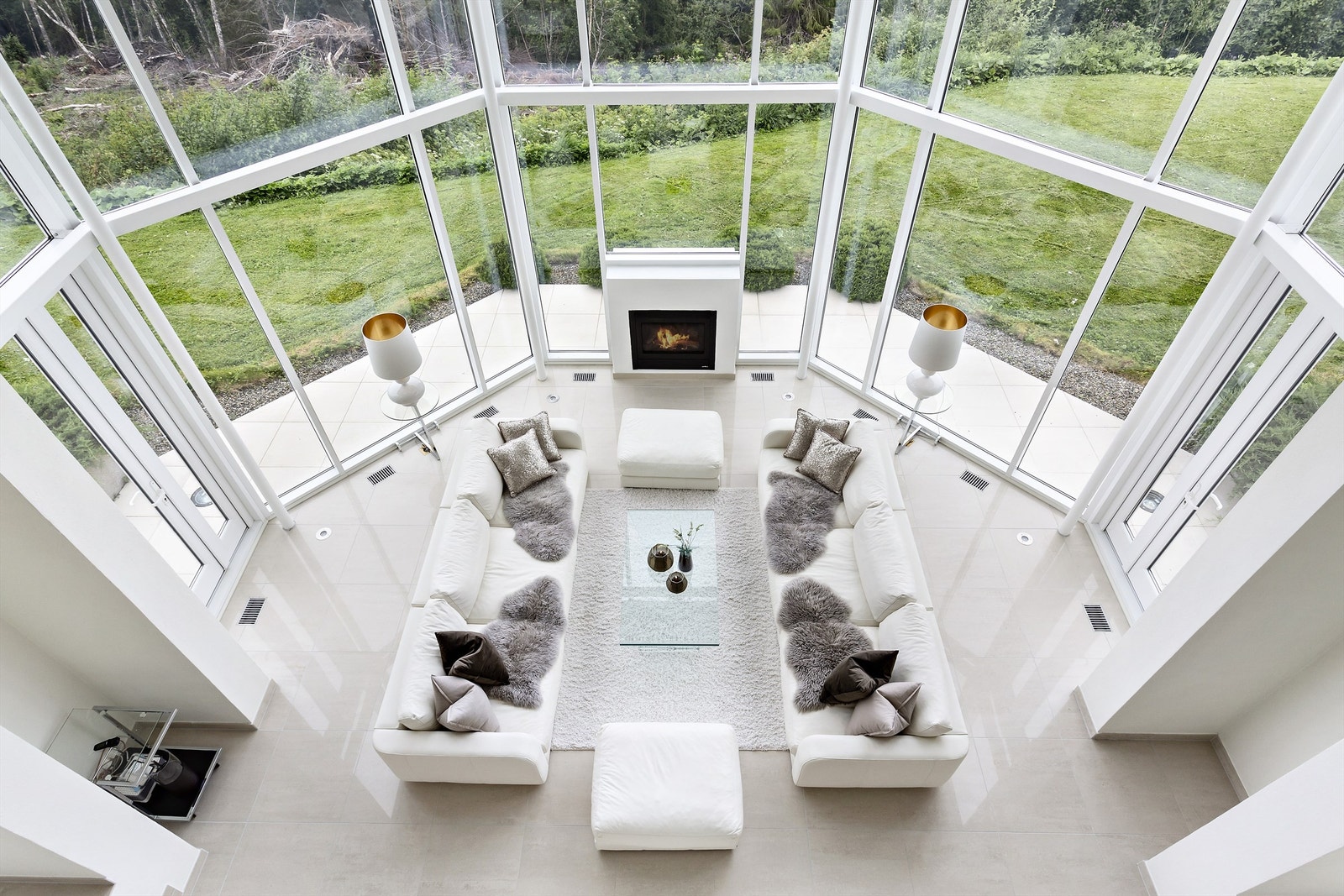 Hovedstuen er rett og slett et fantastisk rom, med glasskarnapp helt opp til mønet. Galleribilde