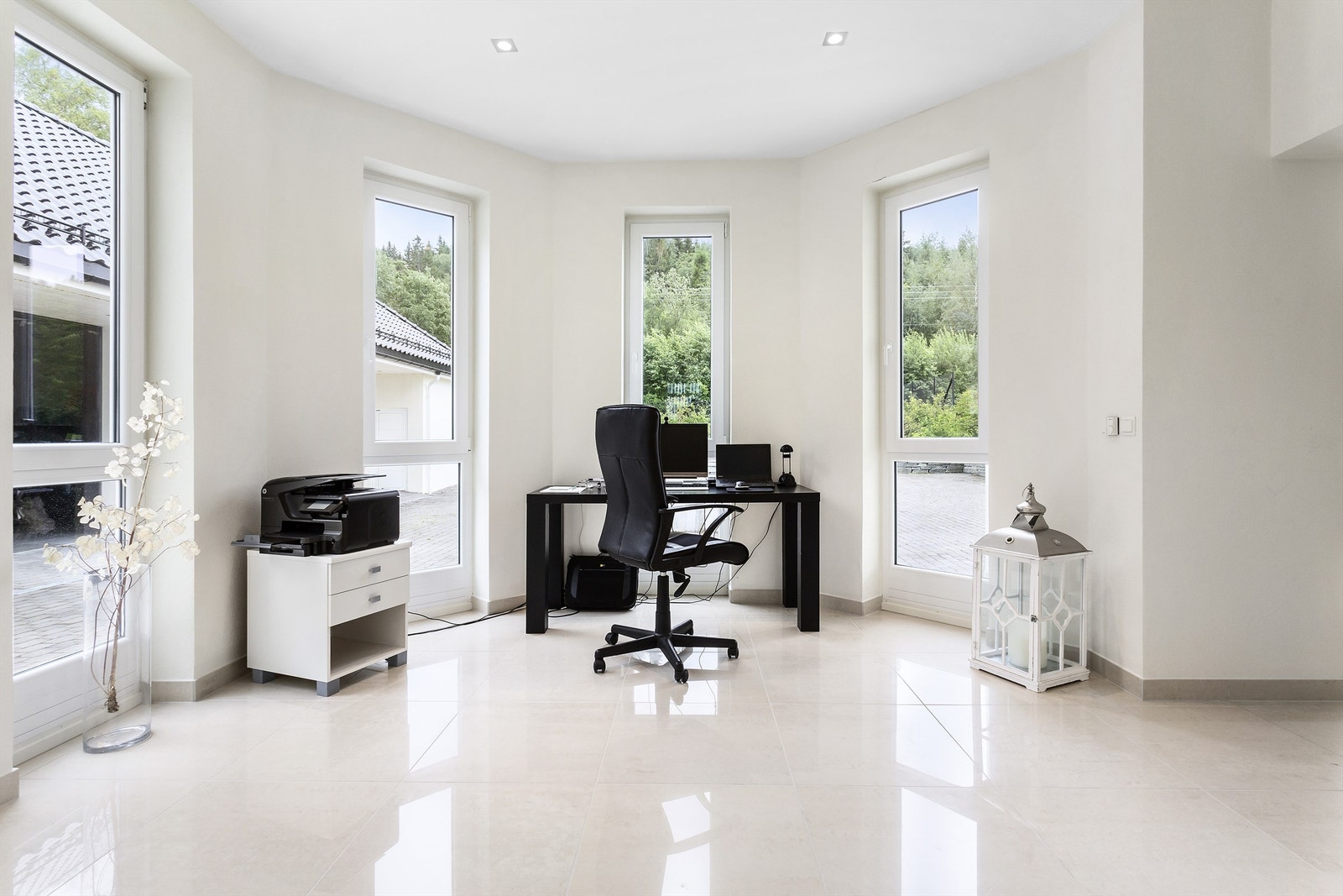 Første etasje byr også på et hjemmekontor. Galleribilde