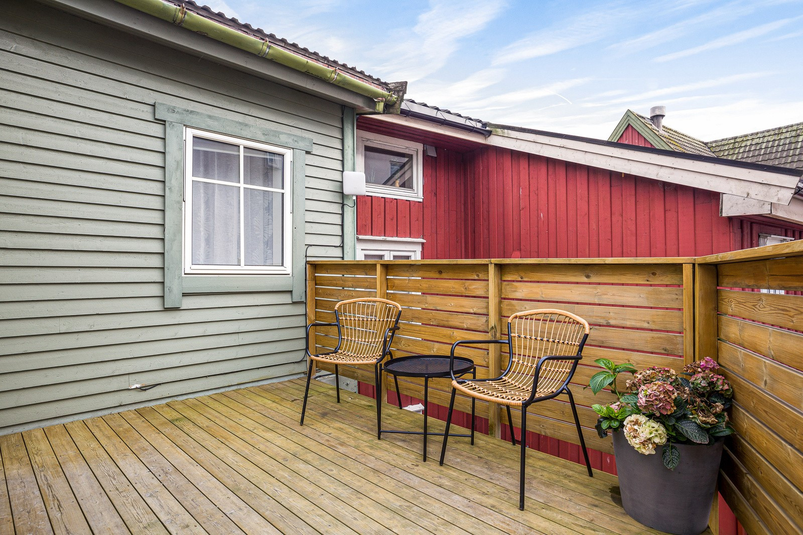 Felles terrasse ved inngangsparti.