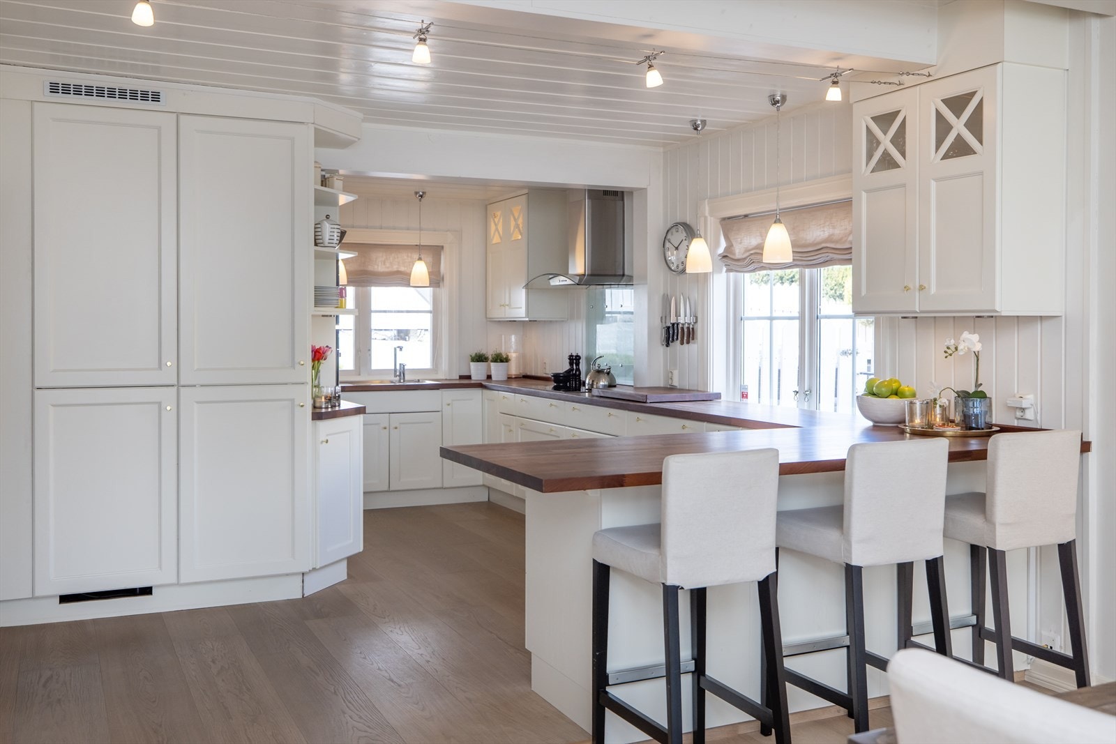 Stort og meget praktisk Strai-kjøkken av god kvalitet. Galleribilde