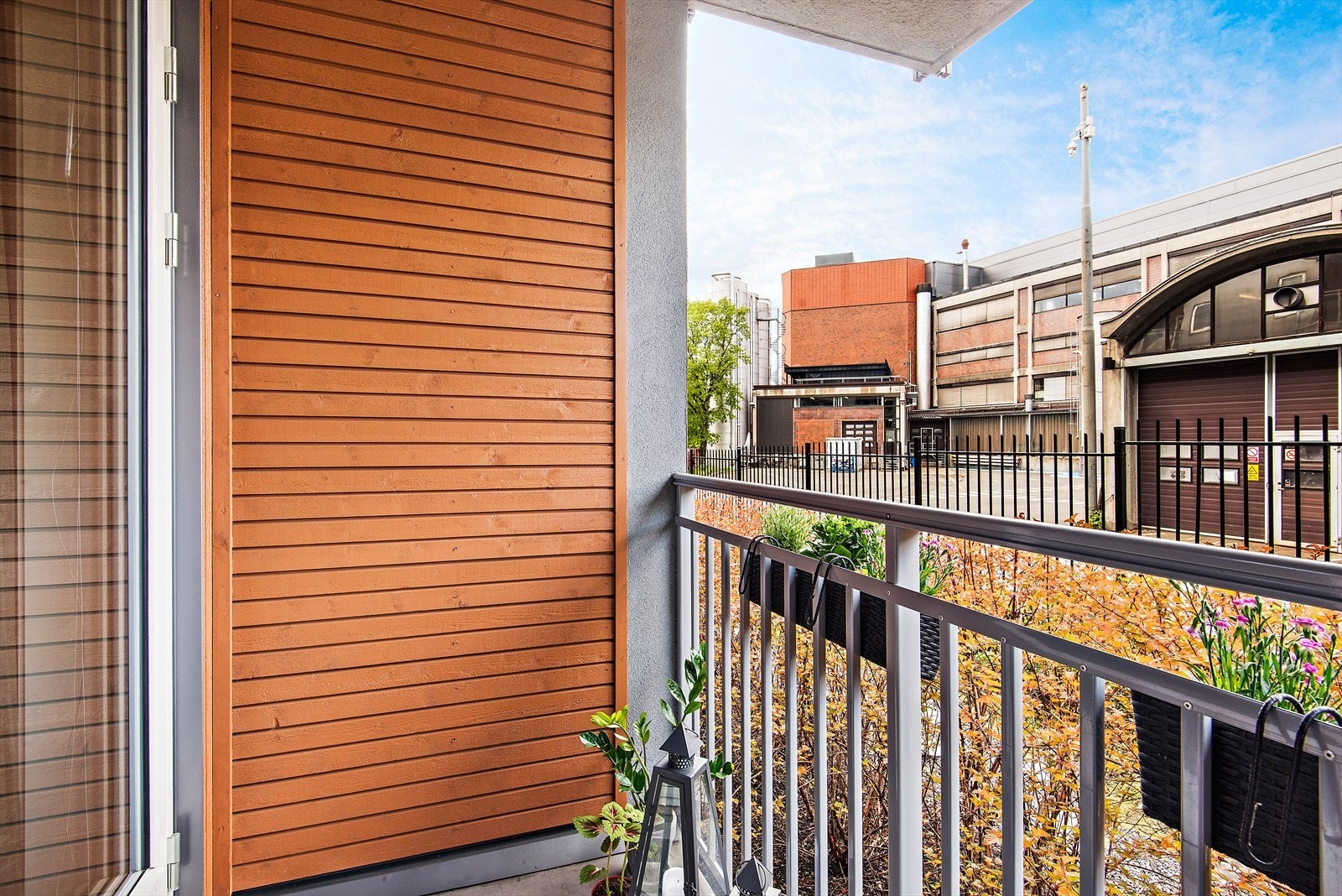 Ingen beboere foran balkongen Galleribilde