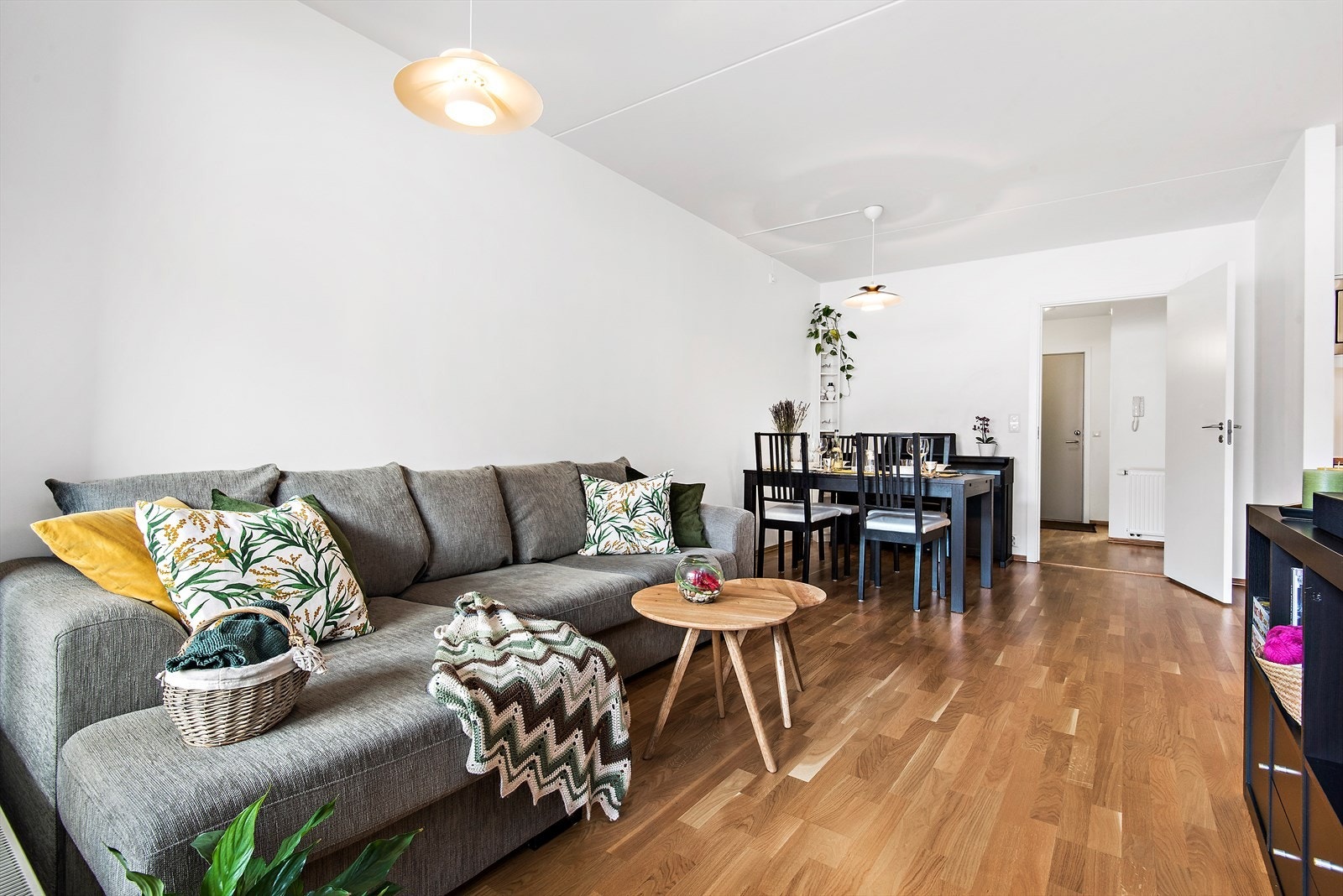 Leiligheten har lave felleskostnader inkludert bl.a fjernvarme, varmtvann, fibernett og kabel-tv Galleribilde